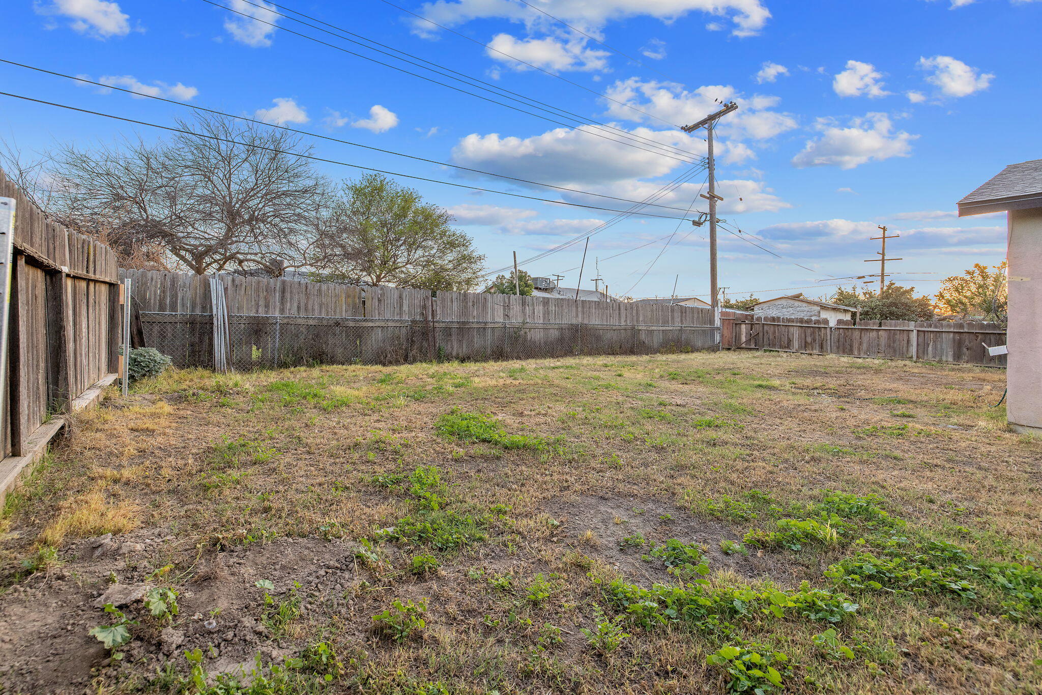 1399 Carla Ave, Pixley, CA 93256