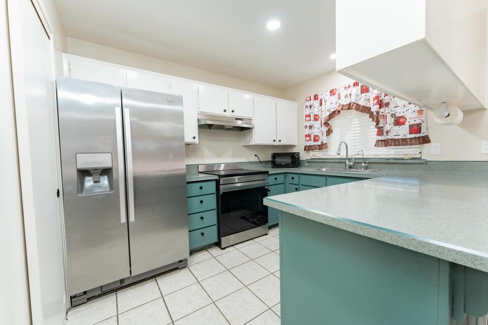 1818 S Cain Ct, Visalia, CA 93292