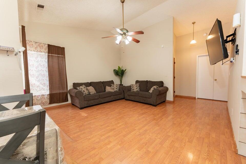 1818 S Cain Ct, Visalia, CA 93292