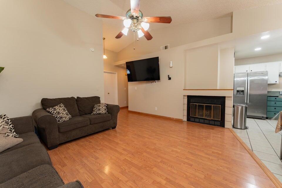 1818 S Cain Ct, Visalia, CA 93292