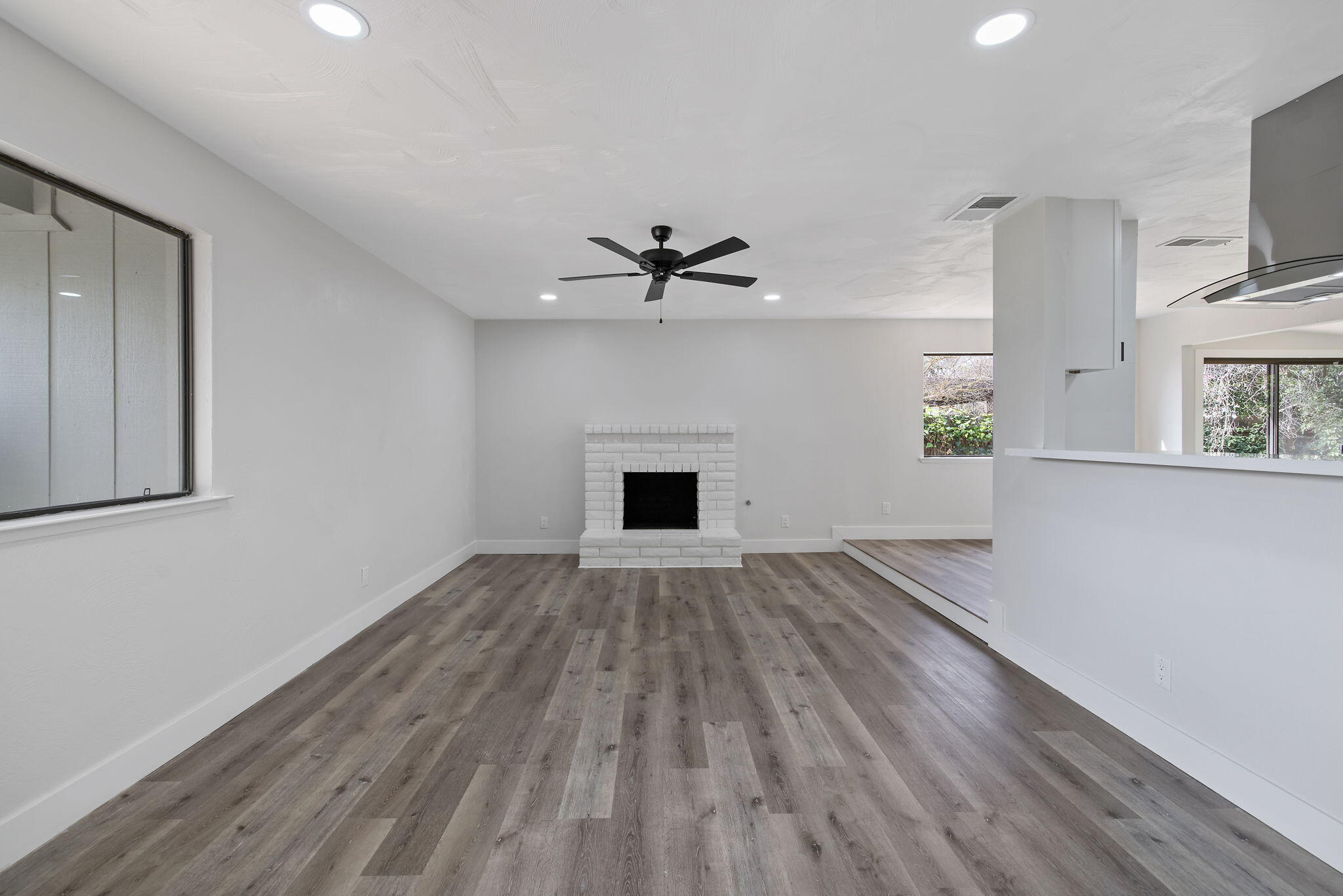 1010 W Seeger, Visalia, CA 93277