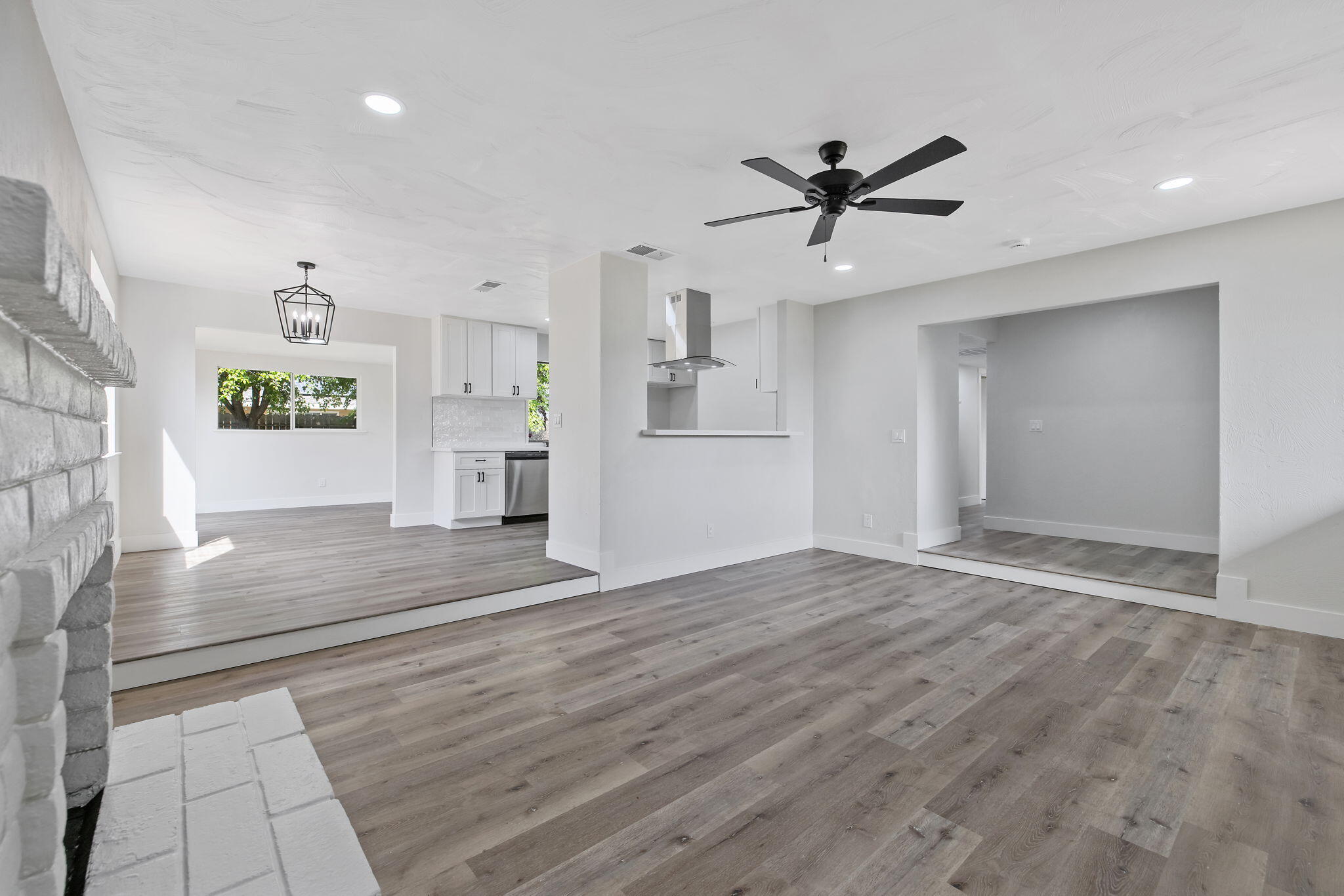 1010 W Seeger, Visalia, CA 93277