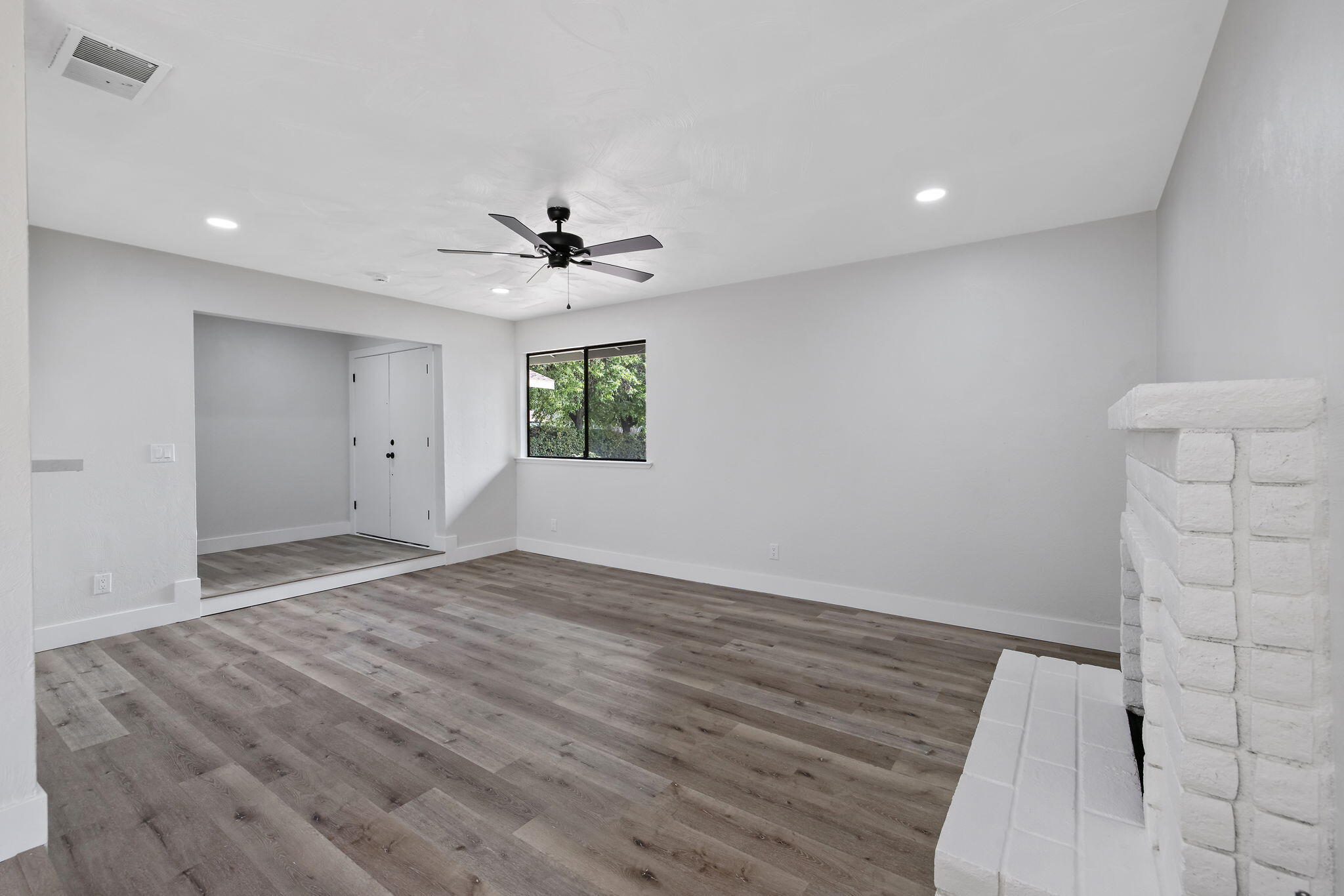 1010 W Seeger, Visalia, CA 93277