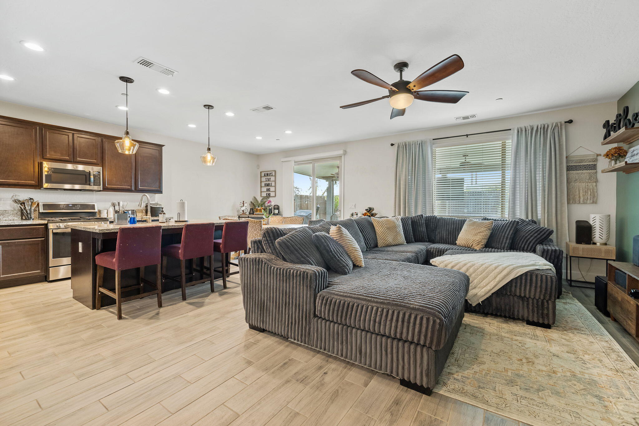 1821 E Arlen Ave, Visalia, CA 93292