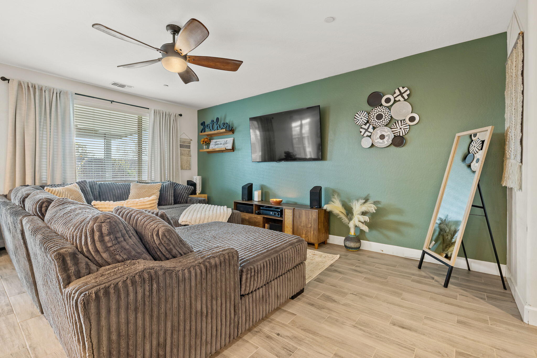 1821 E Arlen Ave, Visalia, CA 93292