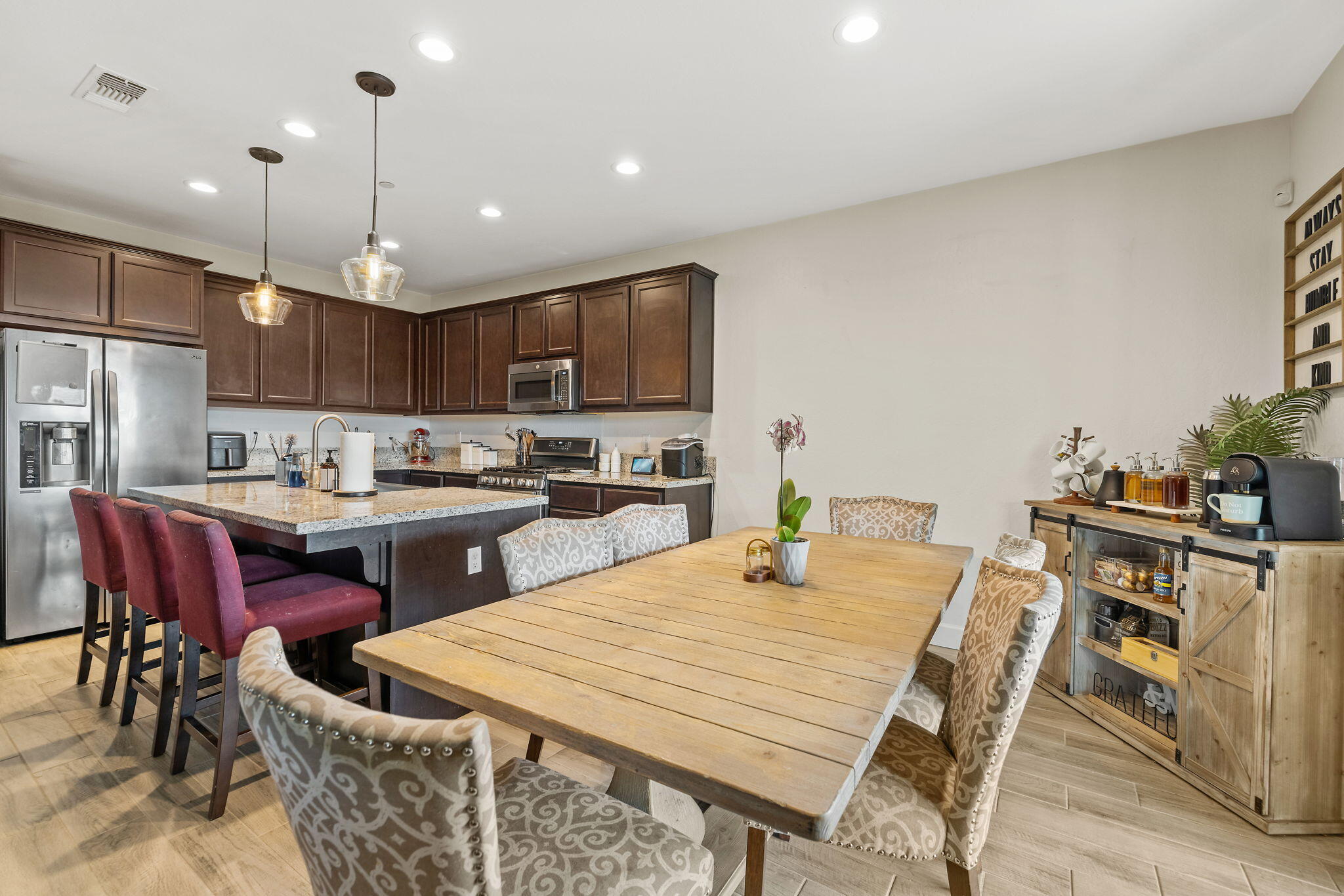 1821 E Arlen Ave, Visalia, CA 93292