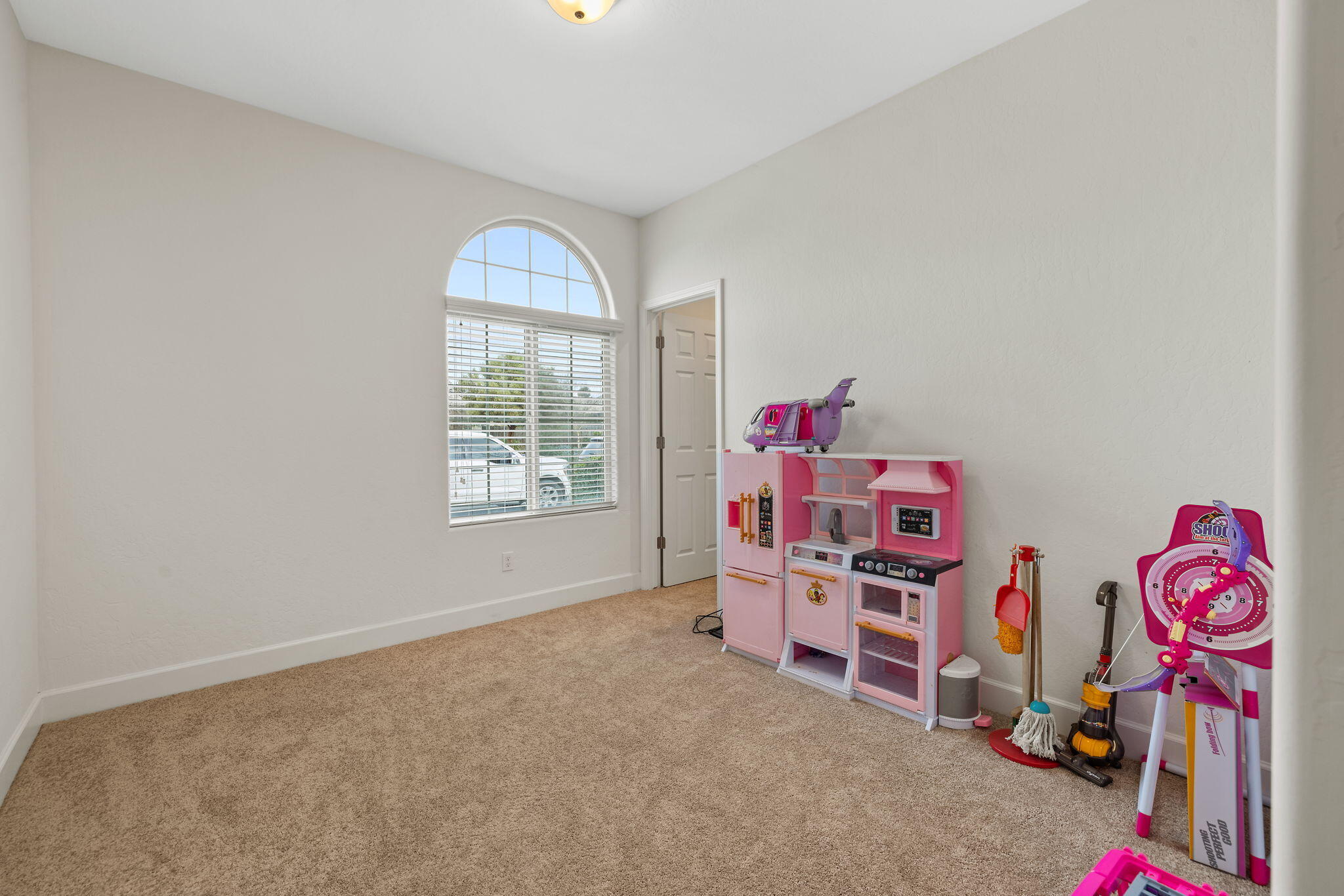 1821 E Arlen Ave, Visalia, CA 93292