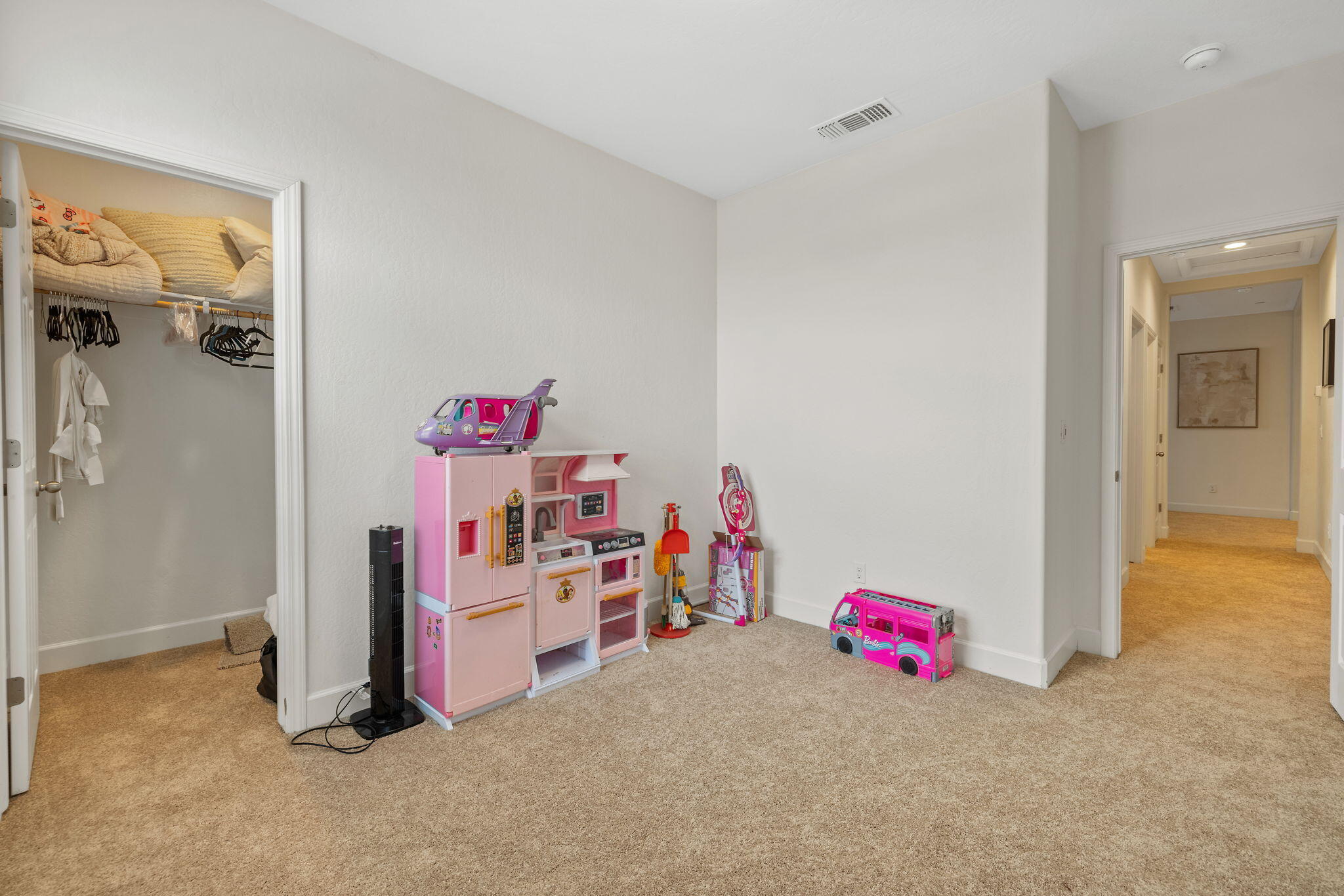 1821 E Arlen Ave, Visalia, CA 93292