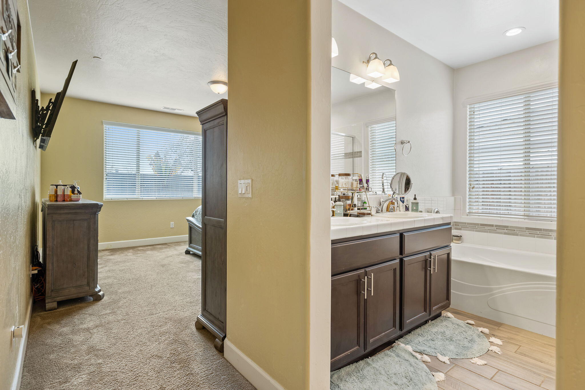 1821 E Arlen Ave, Visalia, CA 93292