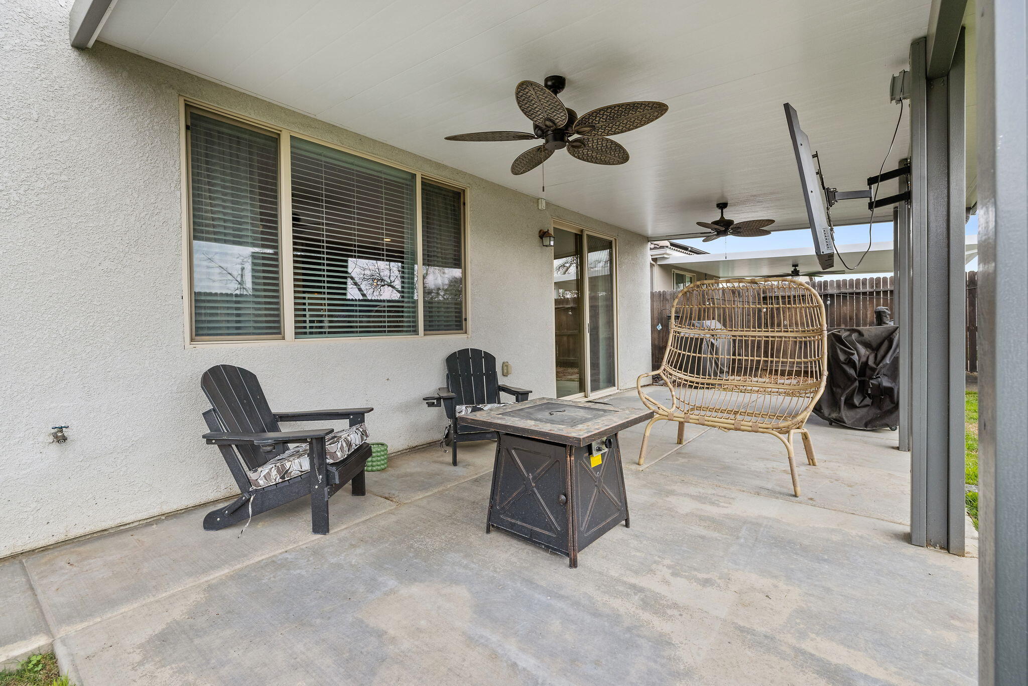 1821 E Arlen Ave, Visalia, CA 93292