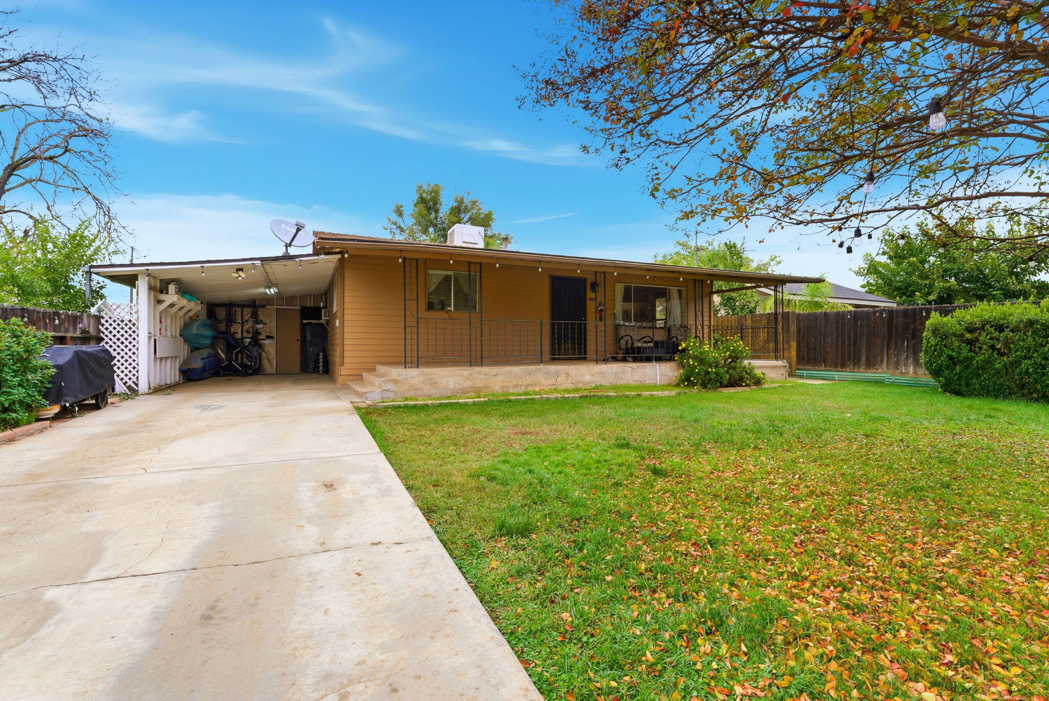 469 Pomegranate St, Woodlake, CA 93286