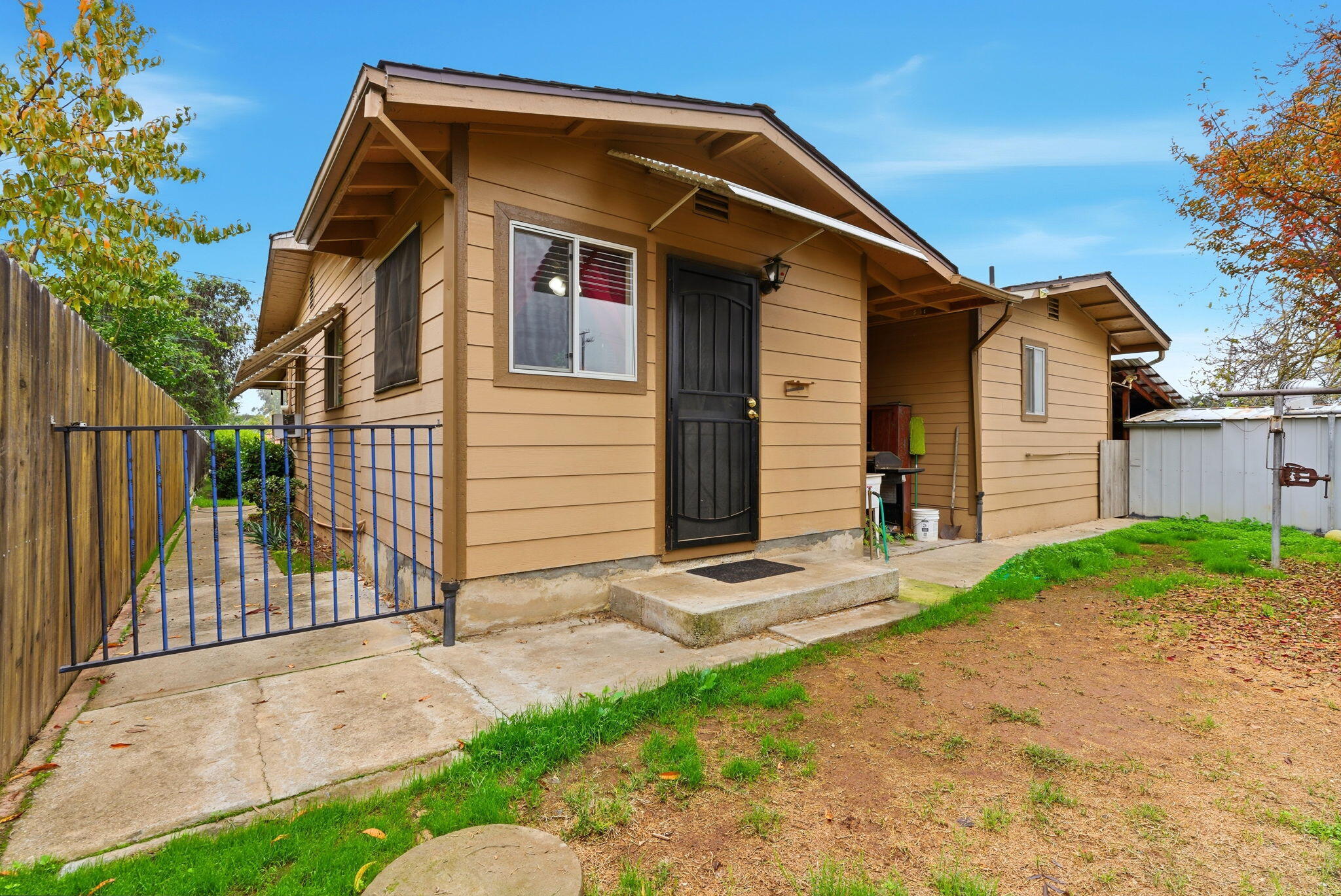 469 Pomegranate St, Woodlake, CA 93286