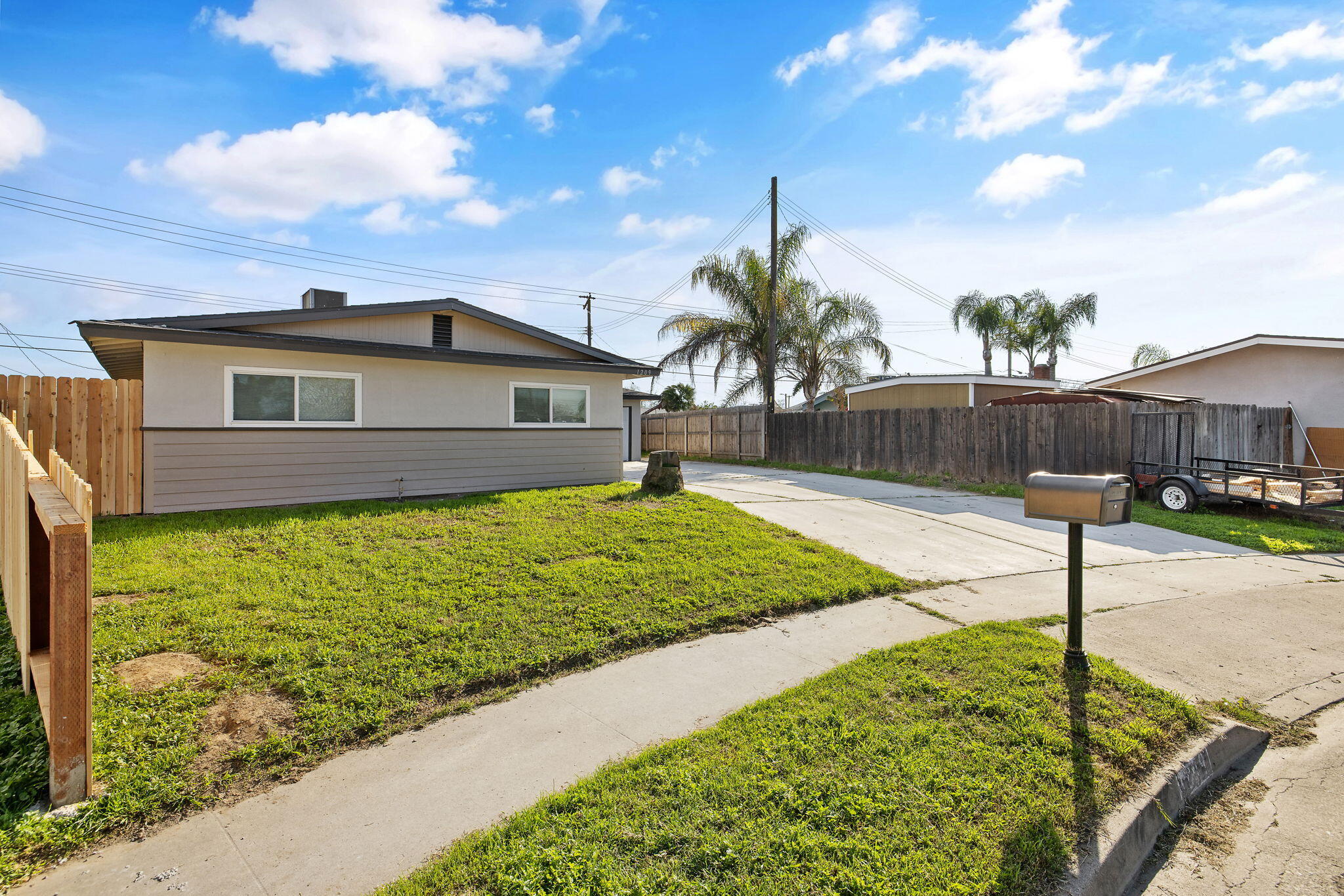 1209 Neville St, Hanford, CA 93230