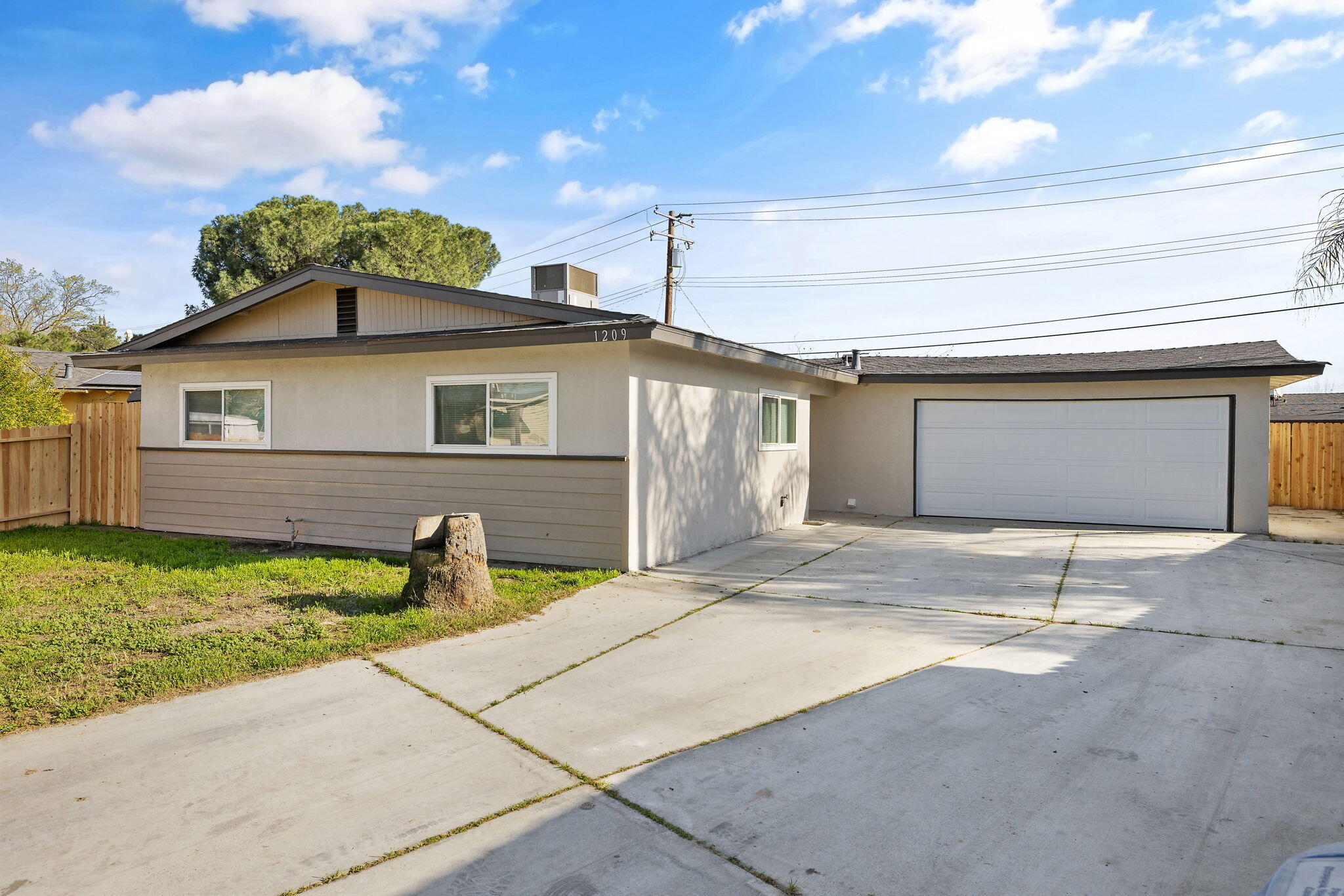 1209 Neville St, Hanford, CA 93230