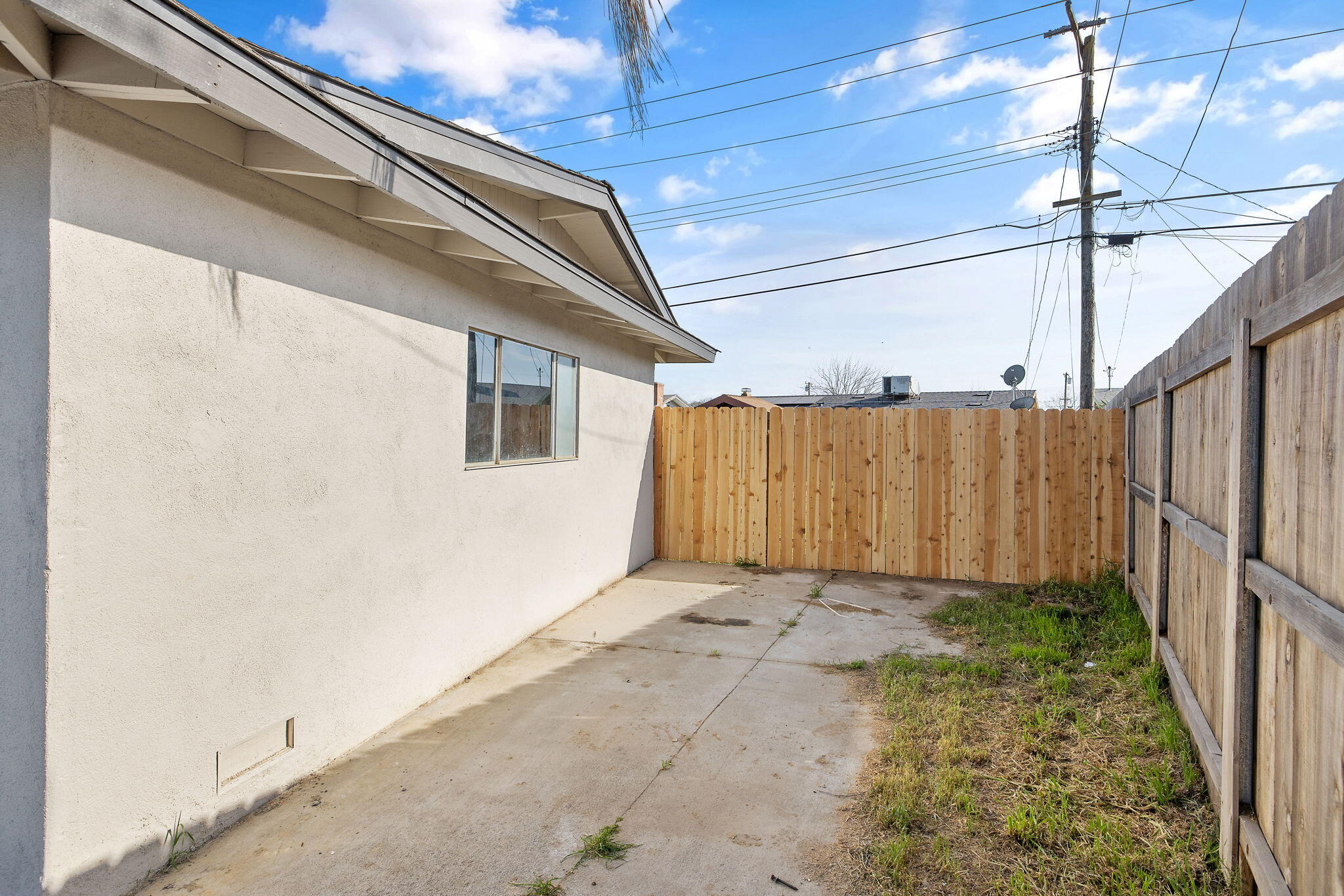 1209 Neville St, Hanford, CA 93230