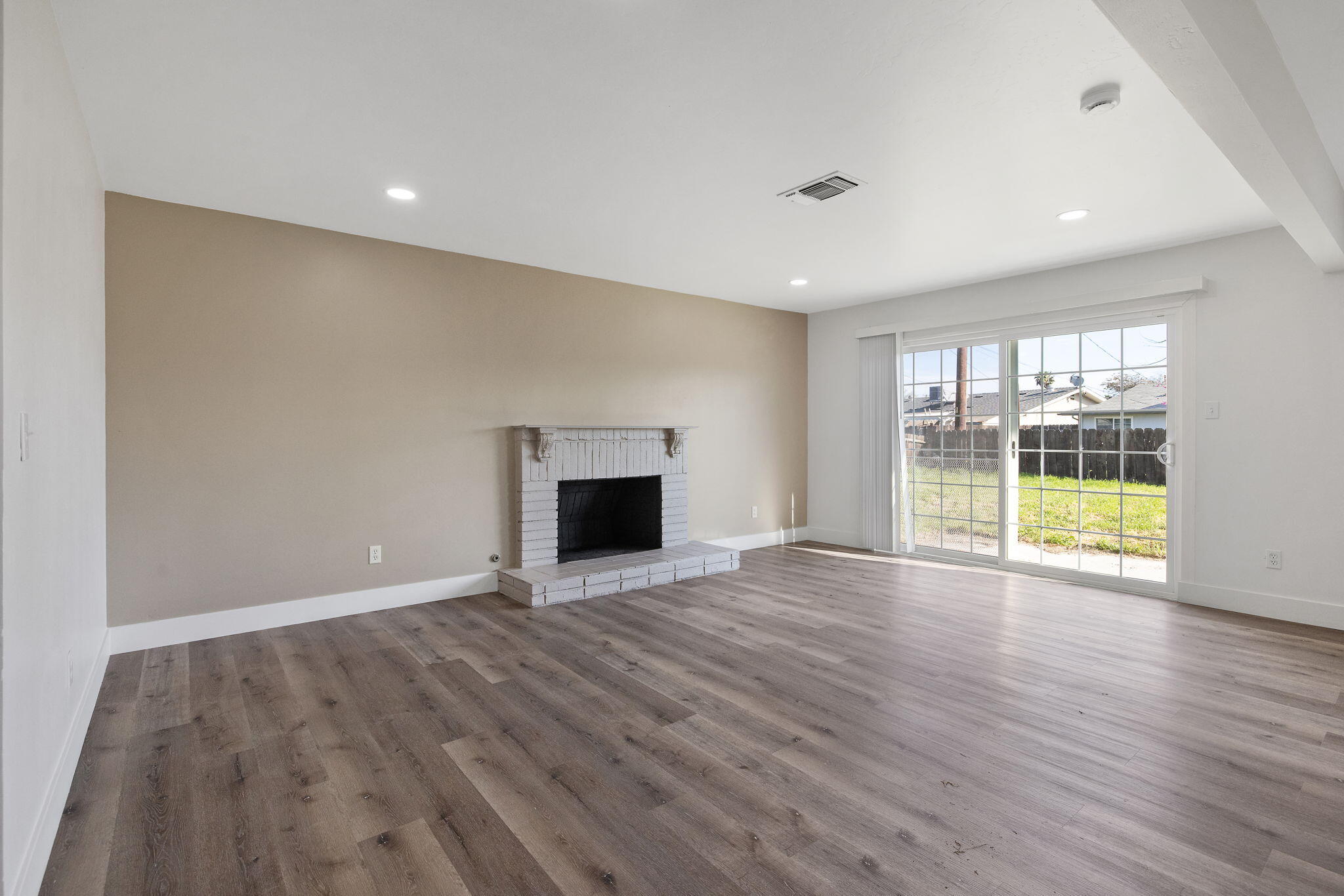 1209 Neville St, Hanford, CA 93230