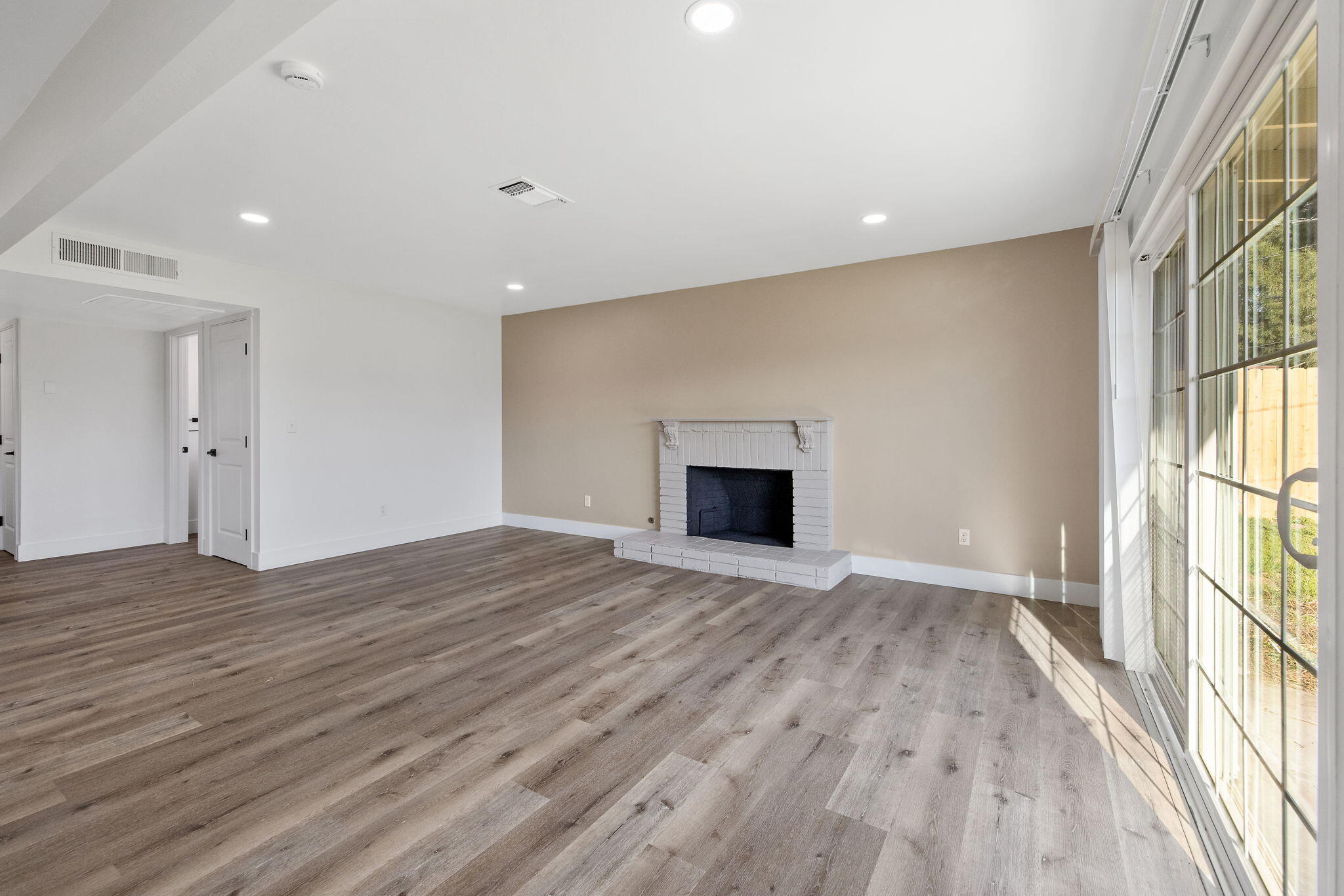 1209 Neville St, Hanford, CA 93230