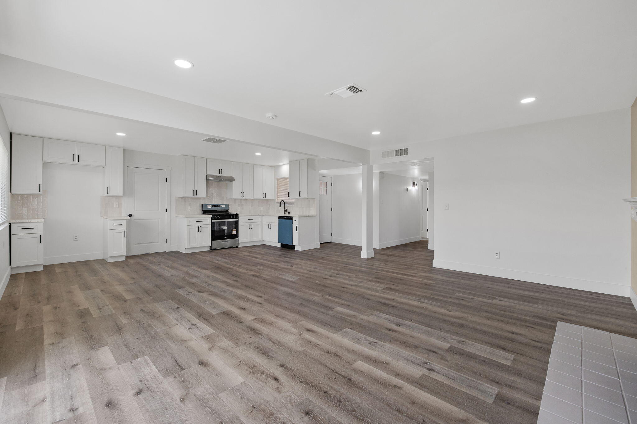 1209 Neville St, Hanford, CA 93230