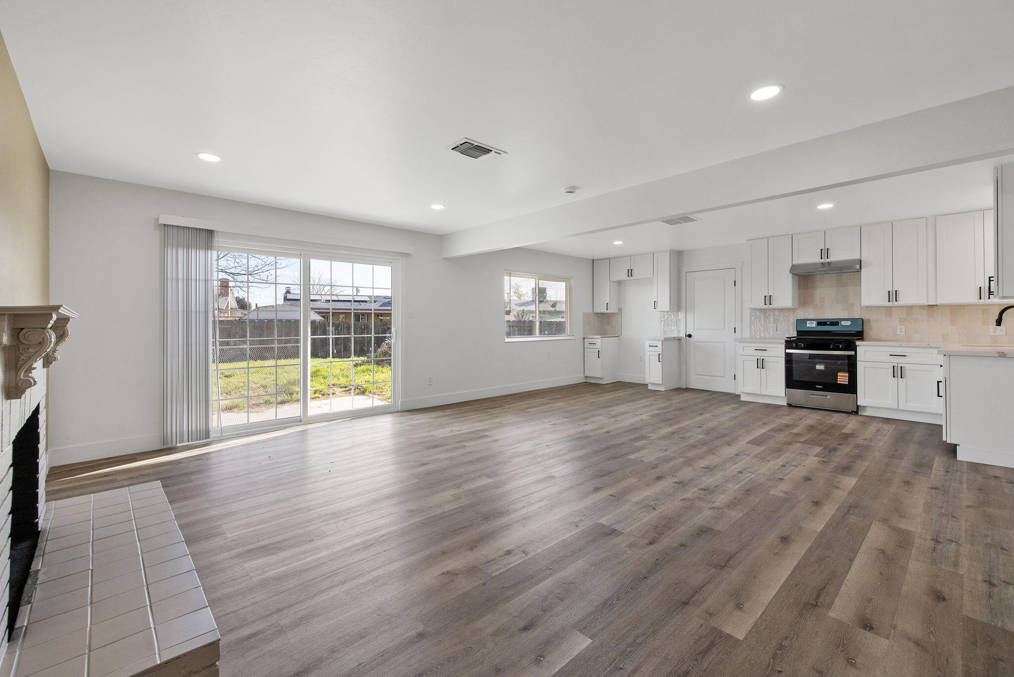 1209 Neville St, Hanford, CA 93230