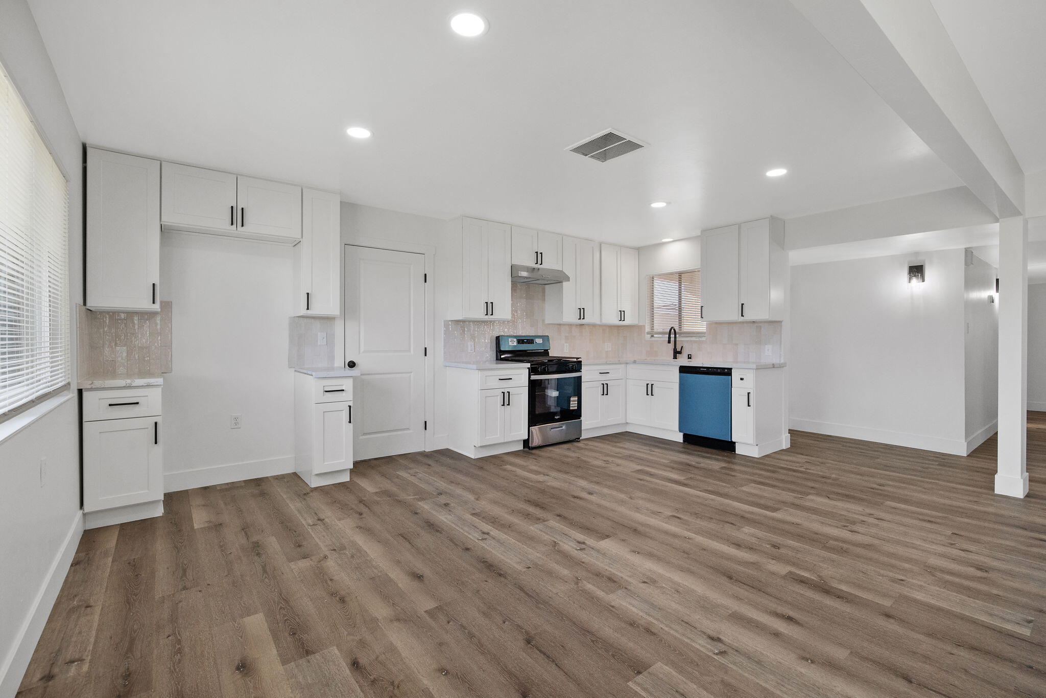 1209 Neville St, Hanford, CA 93230