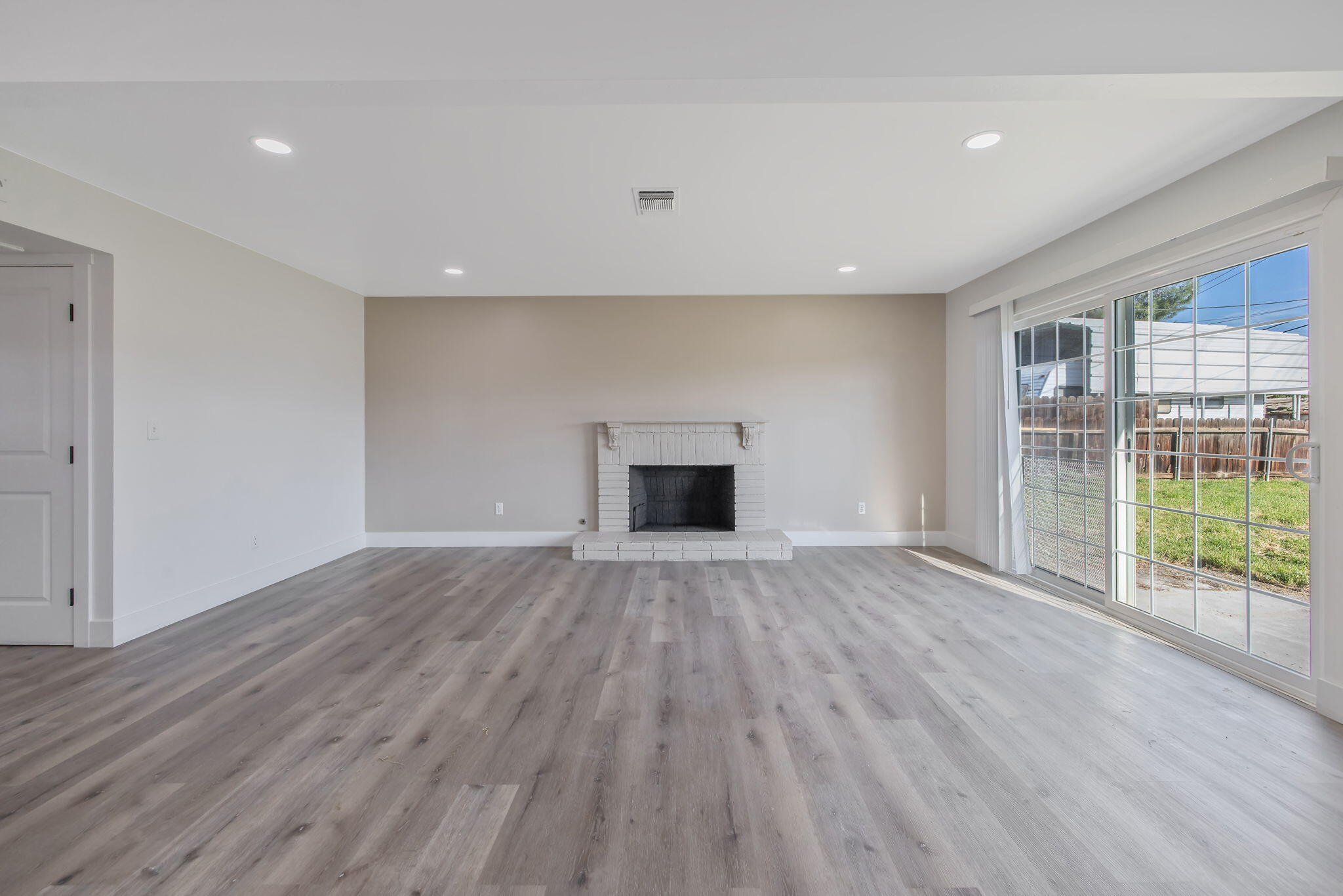 1209 Neville St, Hanford, CA 93230