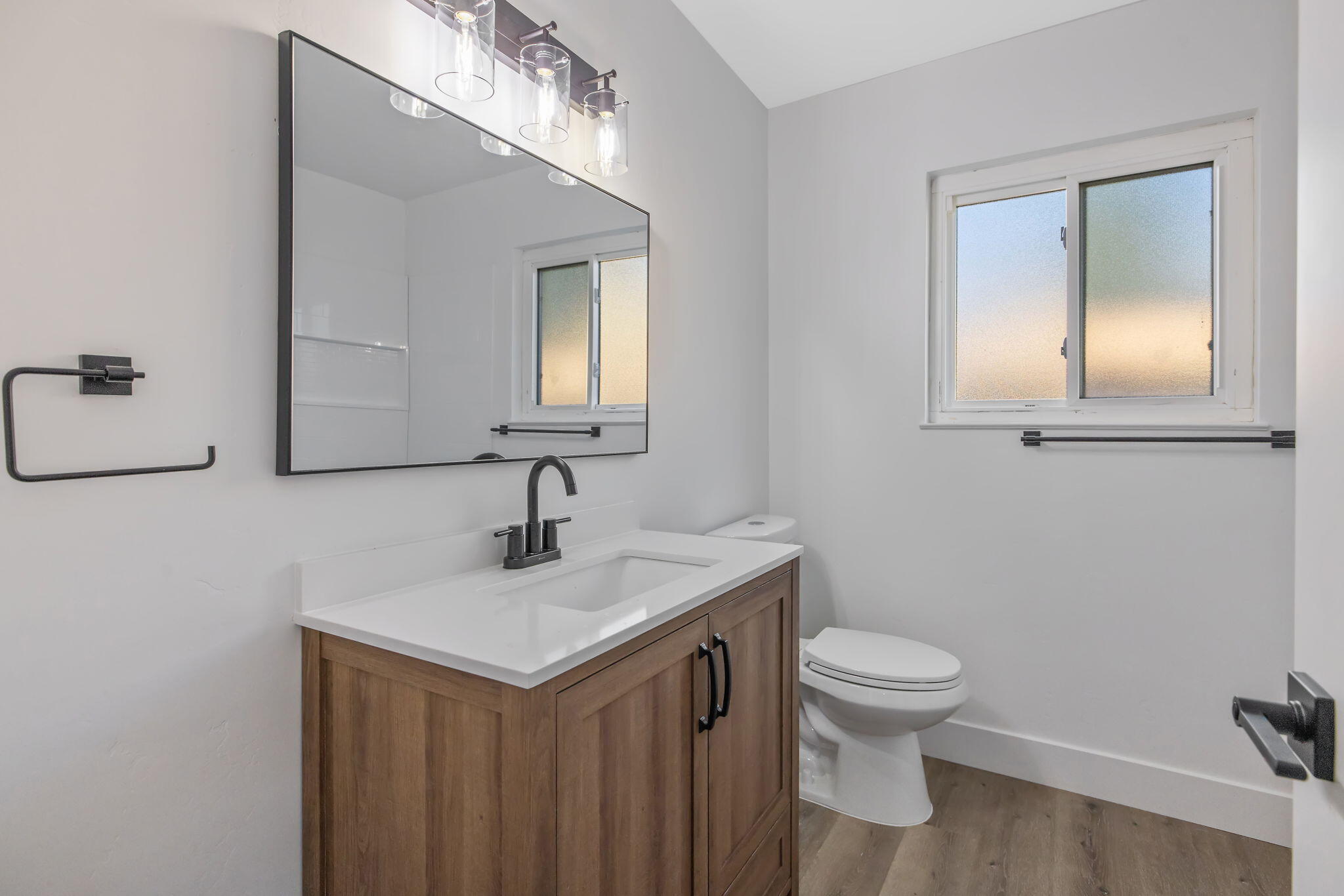 1209 Neville St, Hanford, CA 93230