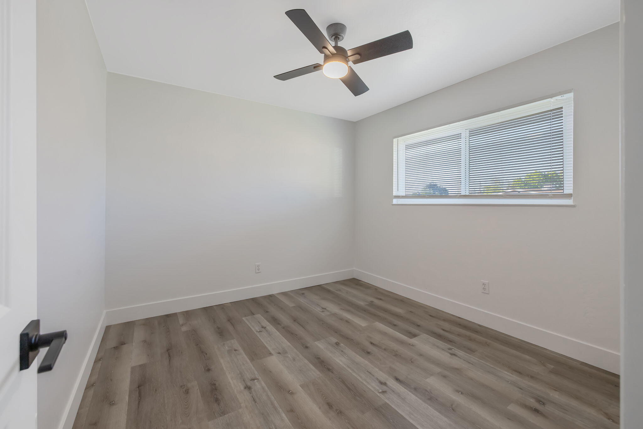 1209 Neville St, Hanford, CA 93230