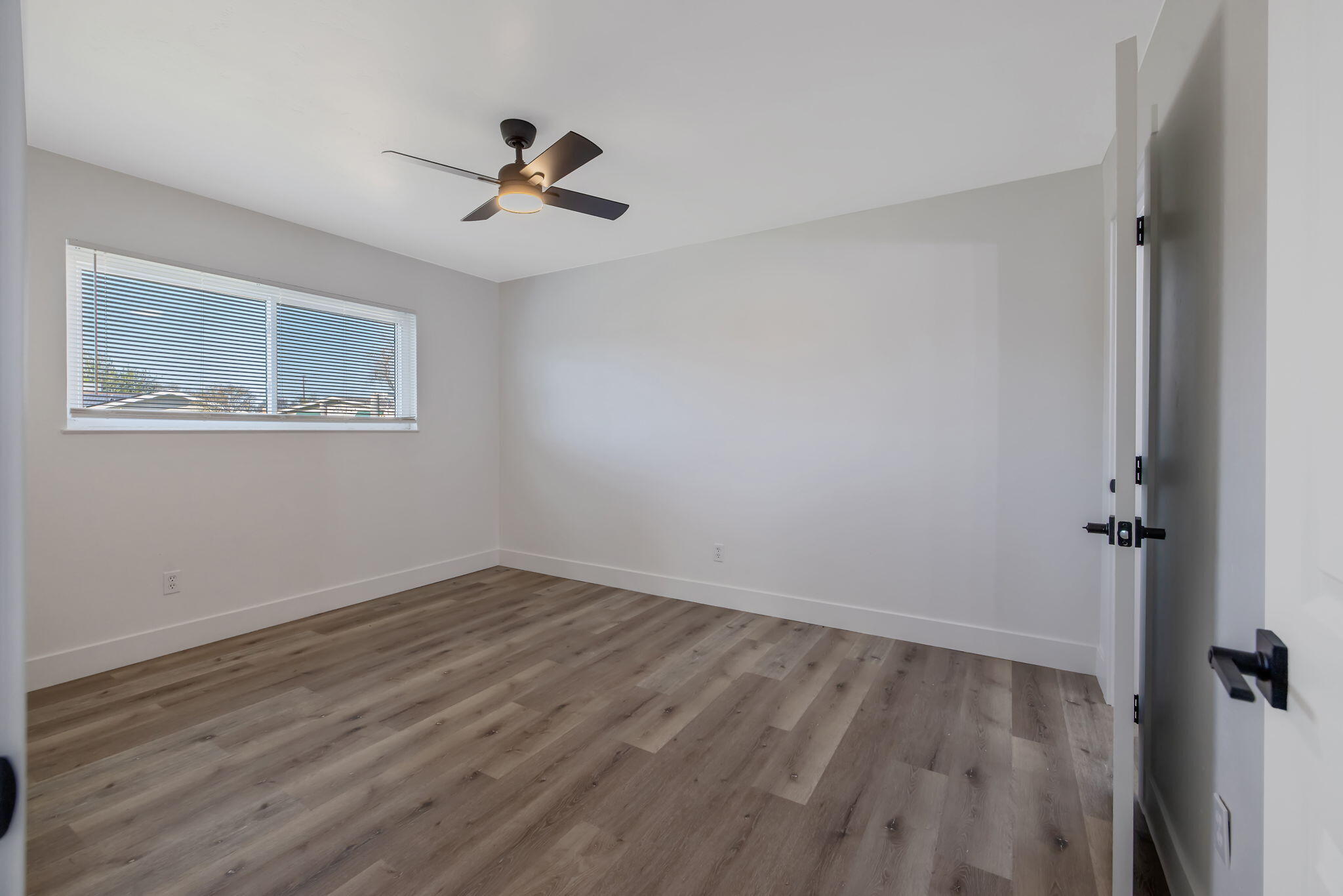 1209 Neville St, Hanford, CA 93230