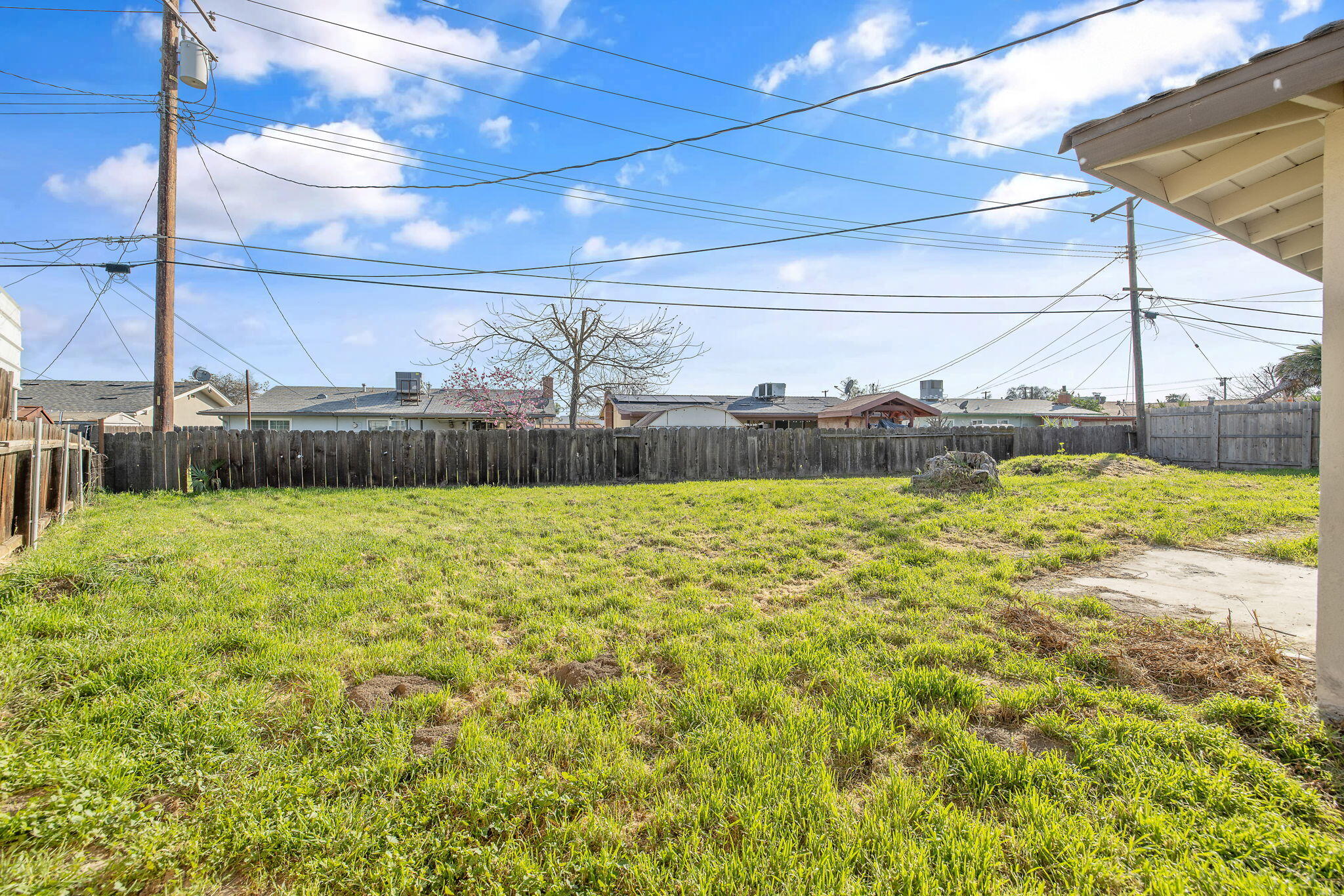 1209 Neville St, Hanford, CA 93230