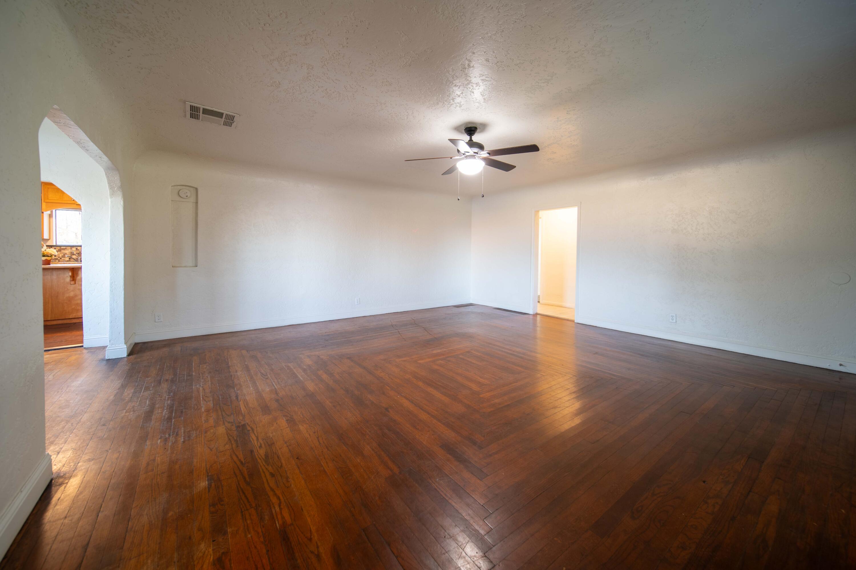 707 W Sonora Ave, Tulare, CA 93274