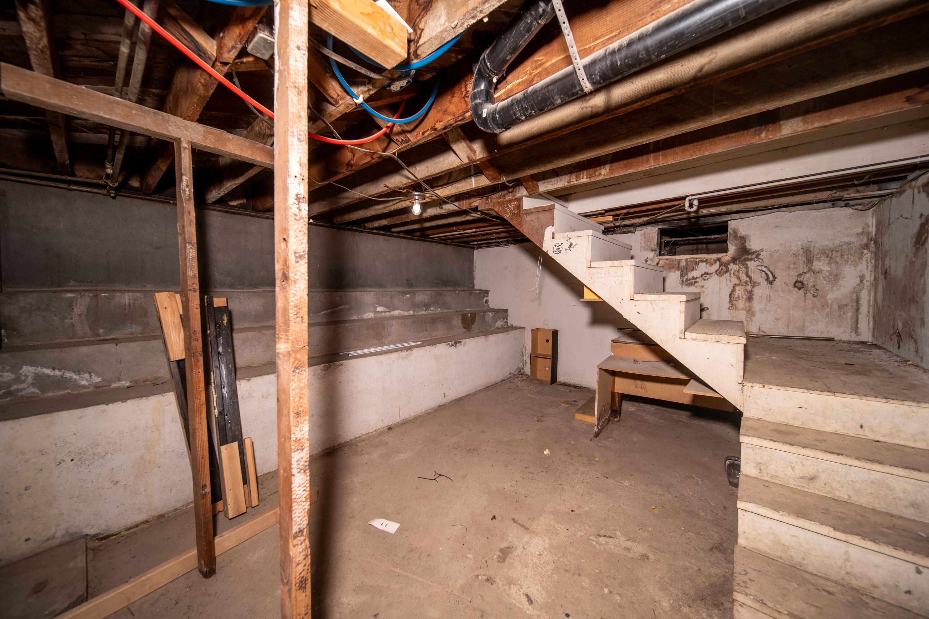 707 W Sonora Ave, Tulare, CA 93274