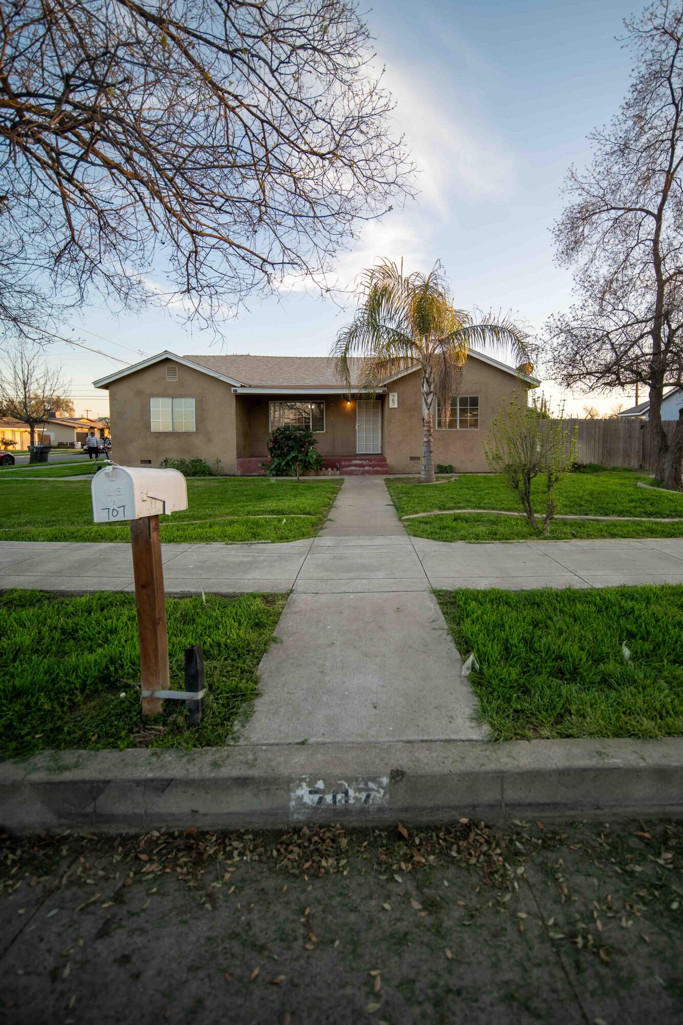 707 W Sonora Ave, Tulare, CA 93274