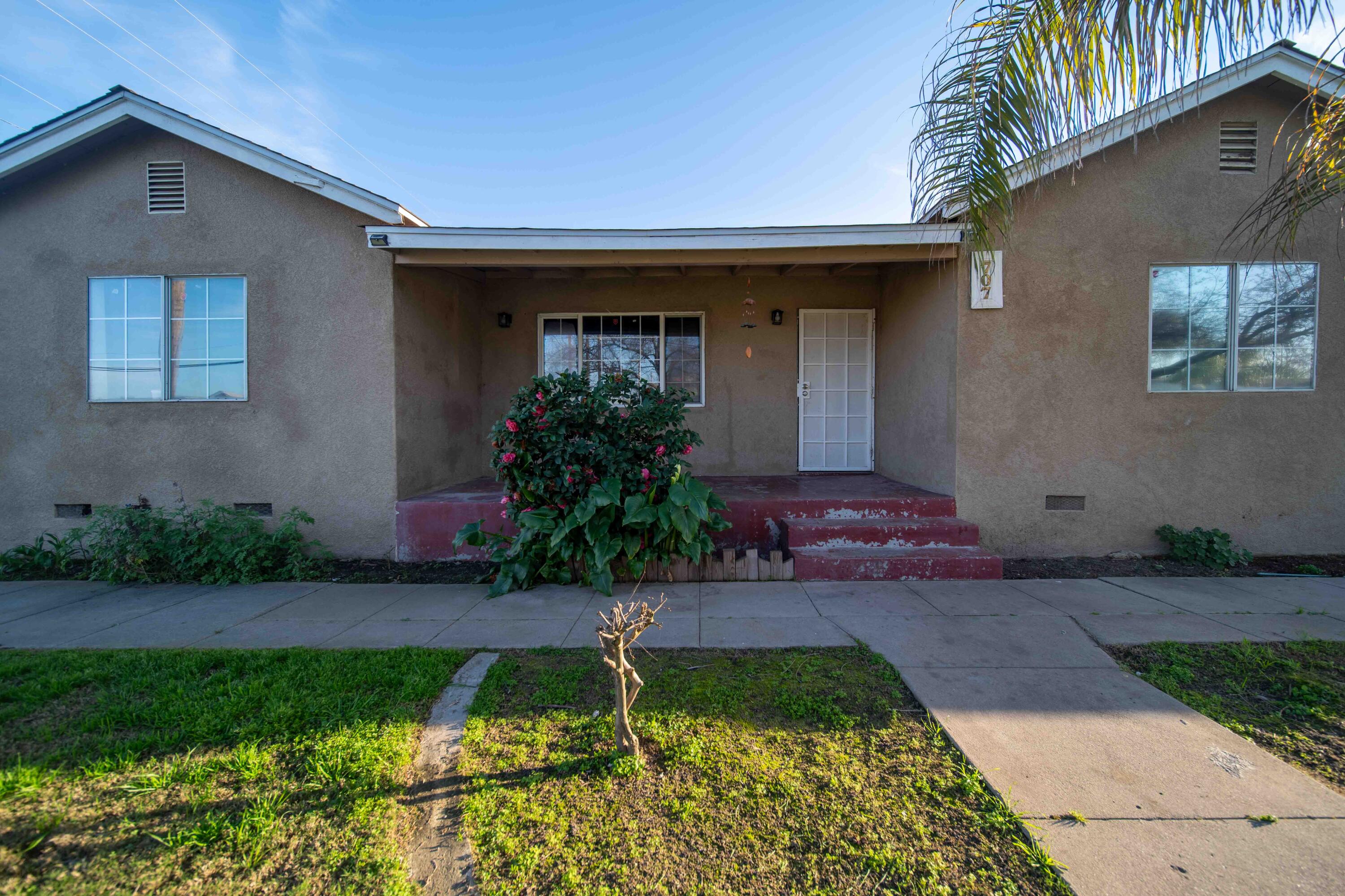 707 W Sonora Ave, Tulare, CA 93274