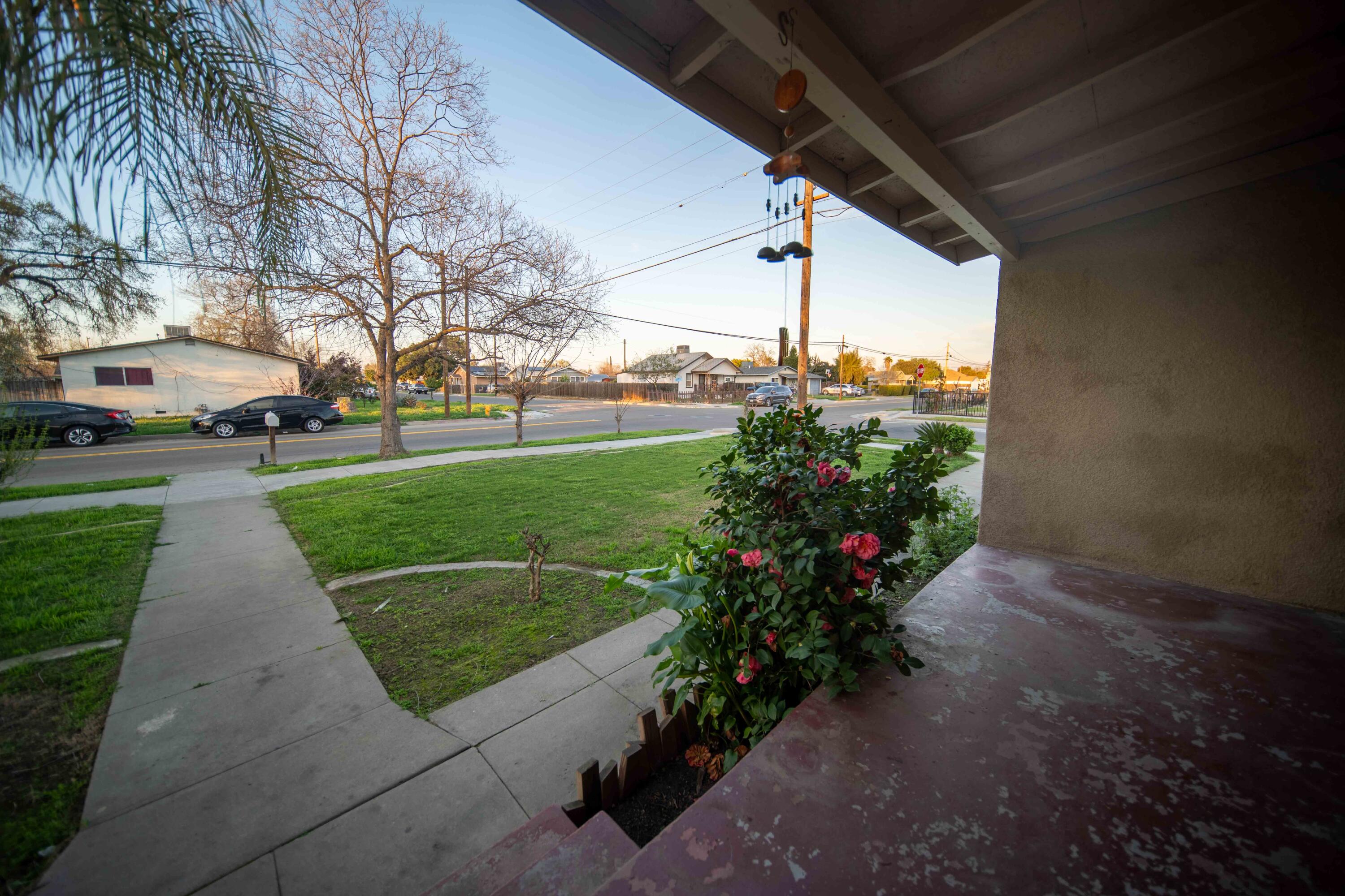 707 W Sonora Ave, Tulare, CA 93274