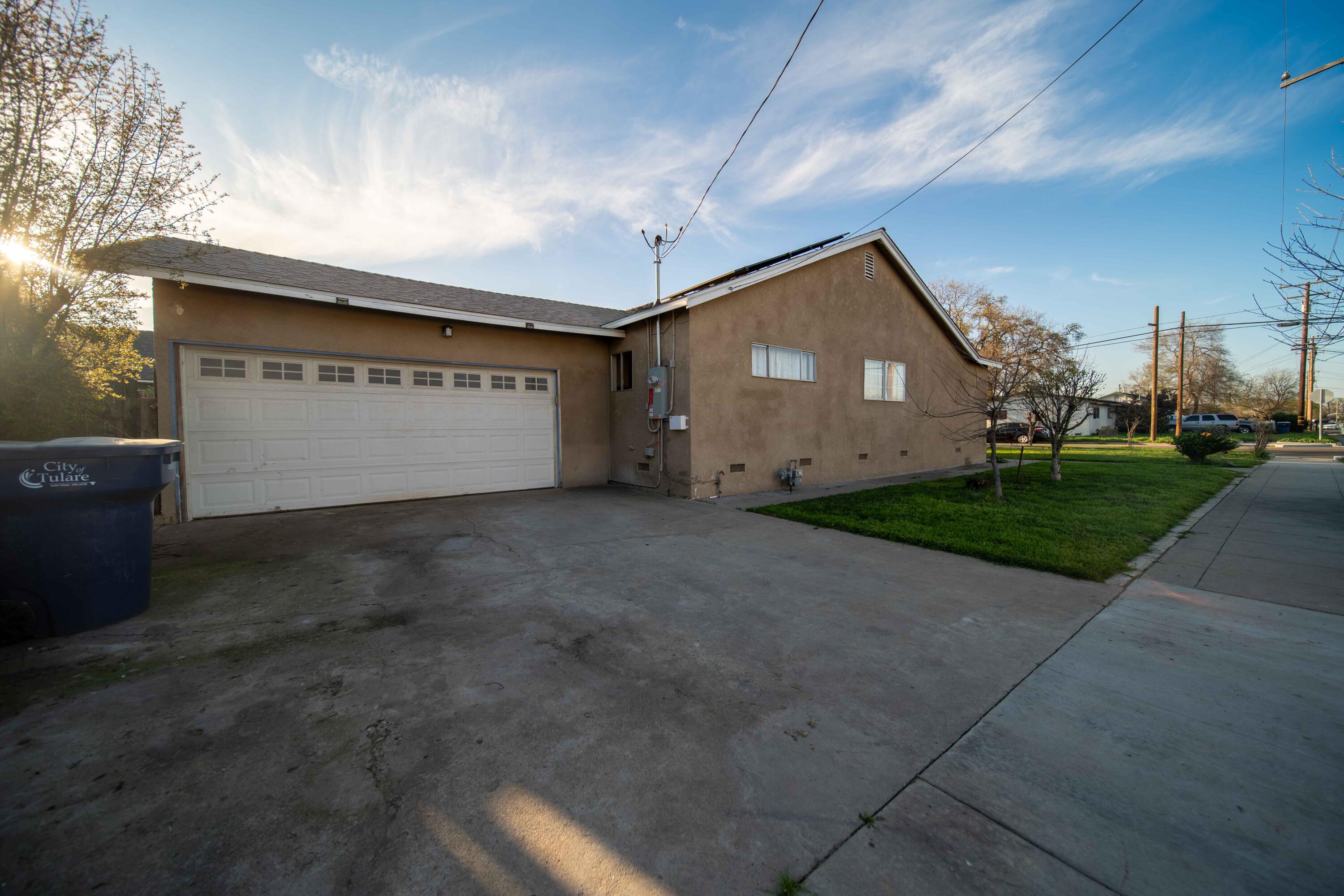 707 W Sonora Ave, Tulare, CA 93274
