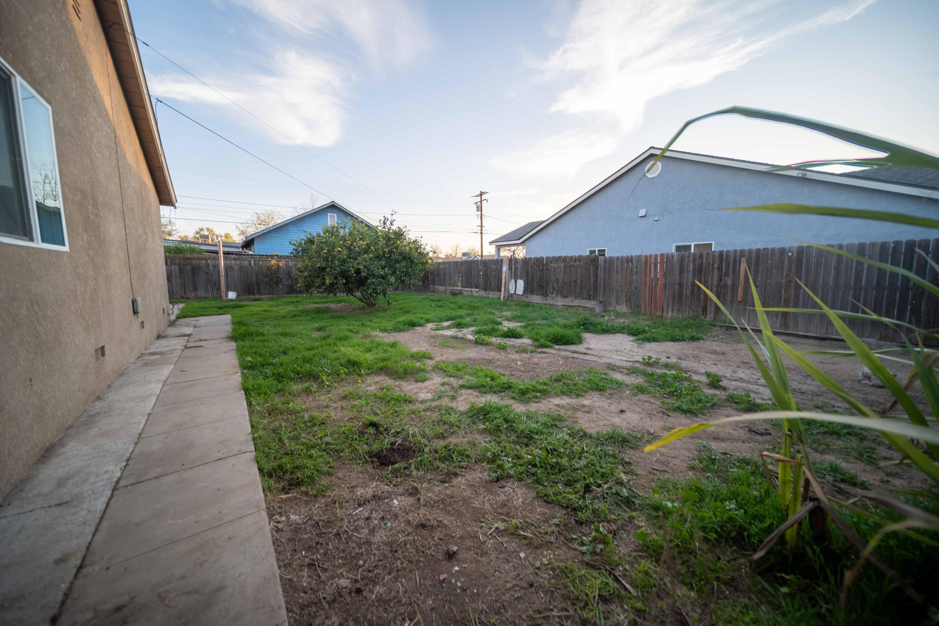 707 W Sonora Ave, Tulare, CA 93274