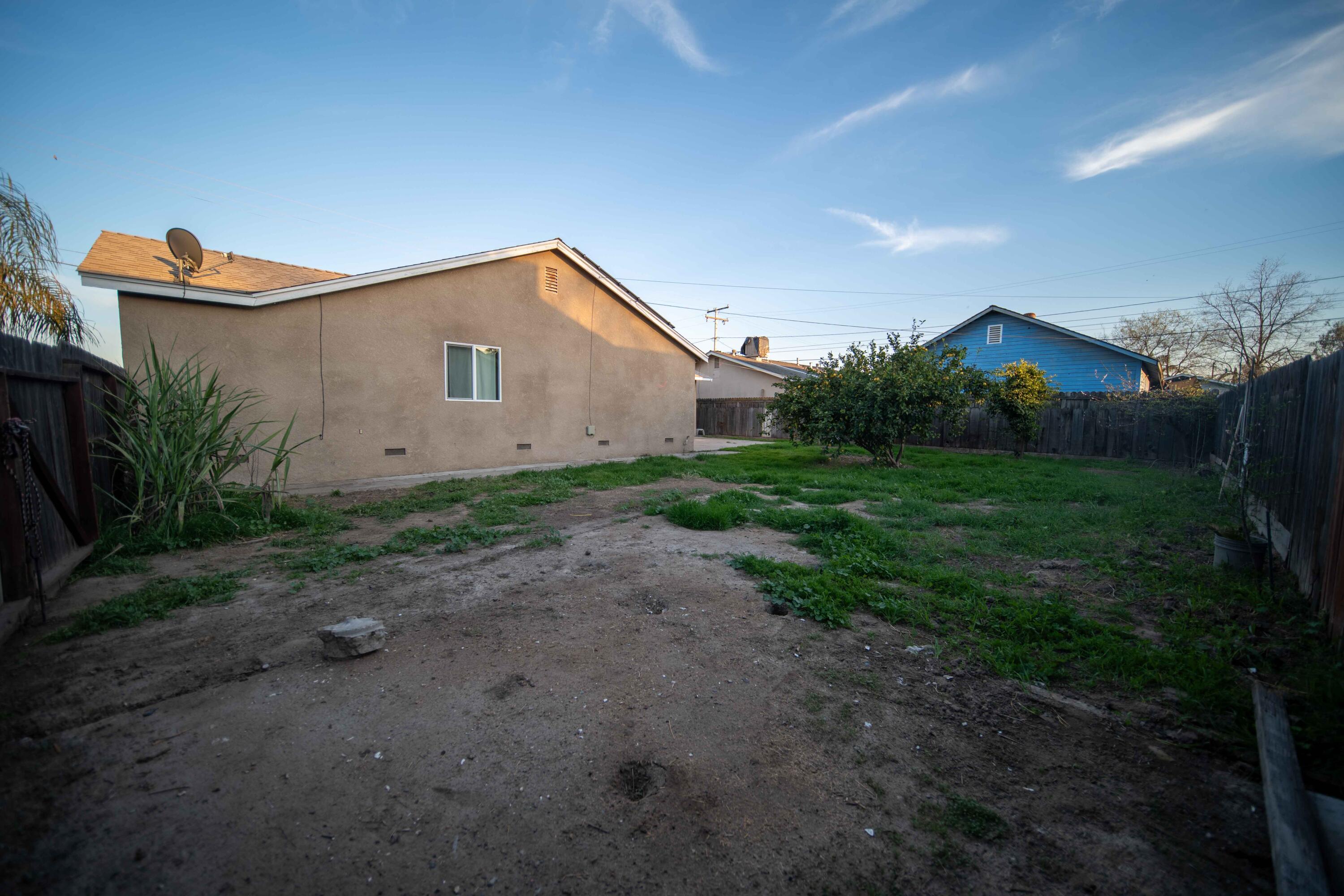 707 W Sonora Ave, Tulare, CA 93274