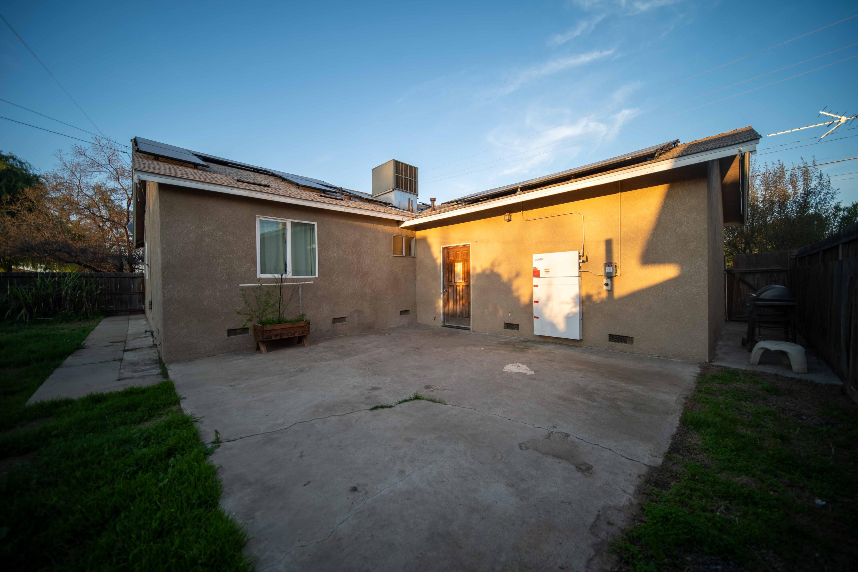 707 W Sonora Ave, Tulare, CA 93274
