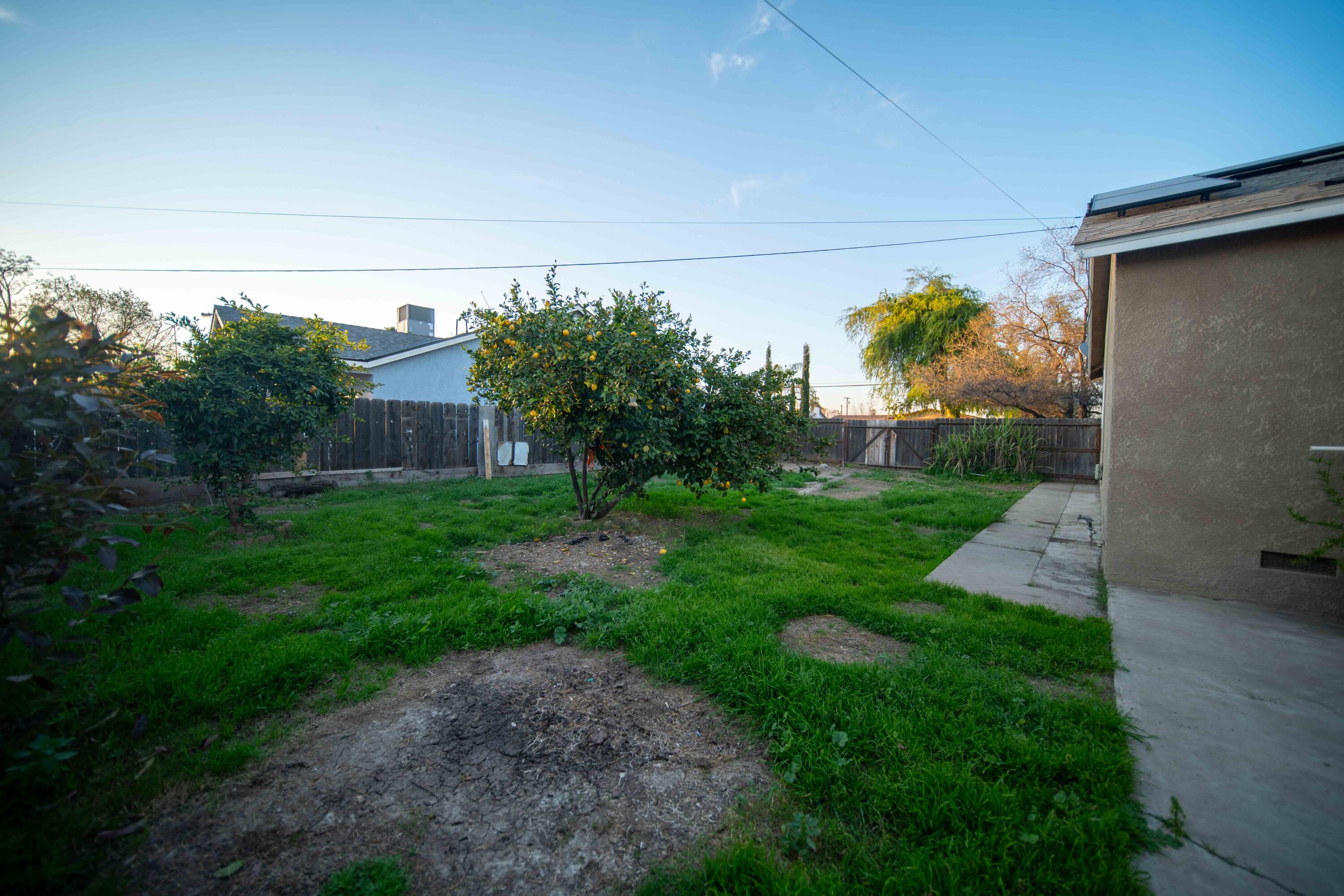 707 W Sonora Ave, Tulare, CA 93274