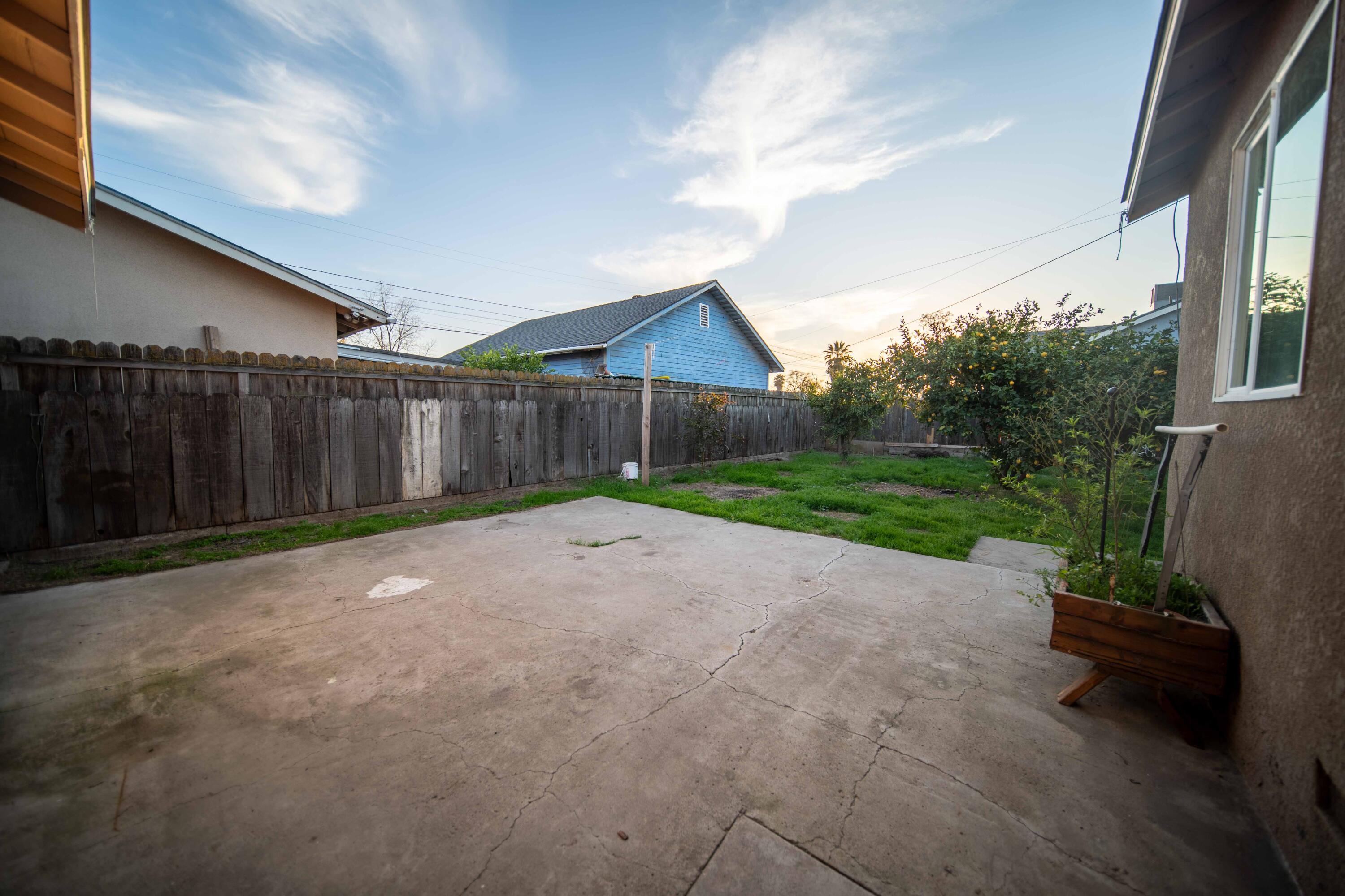 707 W Sonora Ave, Tulare, CA 93274