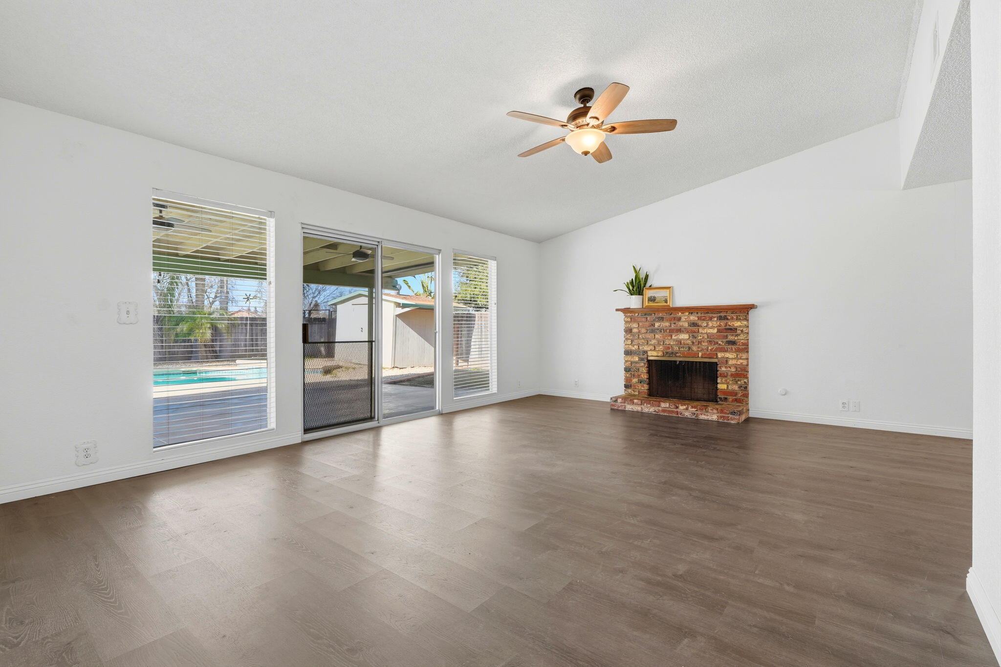 407 N Vista St, Visalia, CA 93292