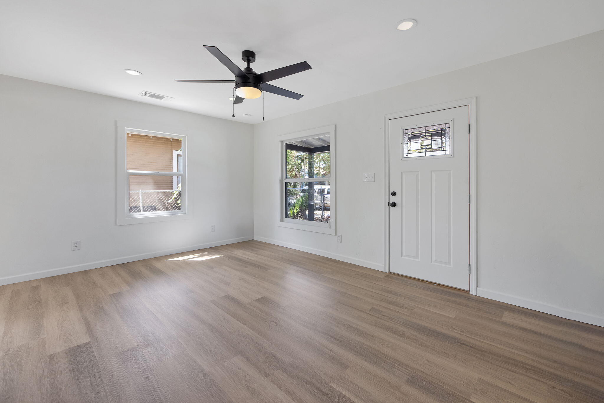 2261 S Nicholas Ave, Fresno, CA 93706