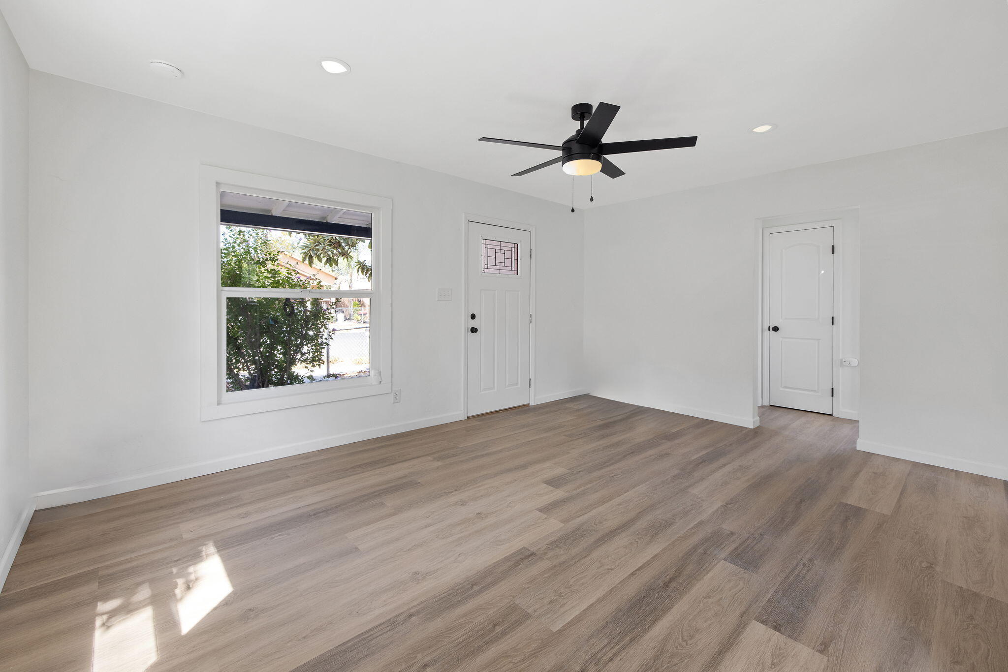 2261 S Nicholas Ave, Fresno, CA 93706