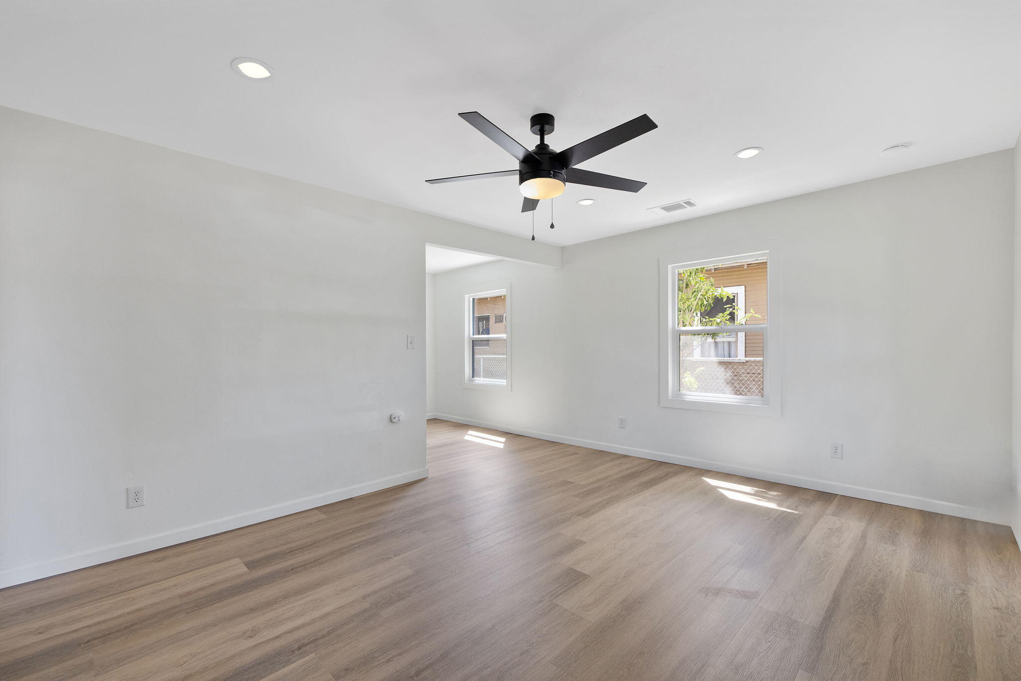 2261 S Nicholas Ave, Fresno, CA 93706