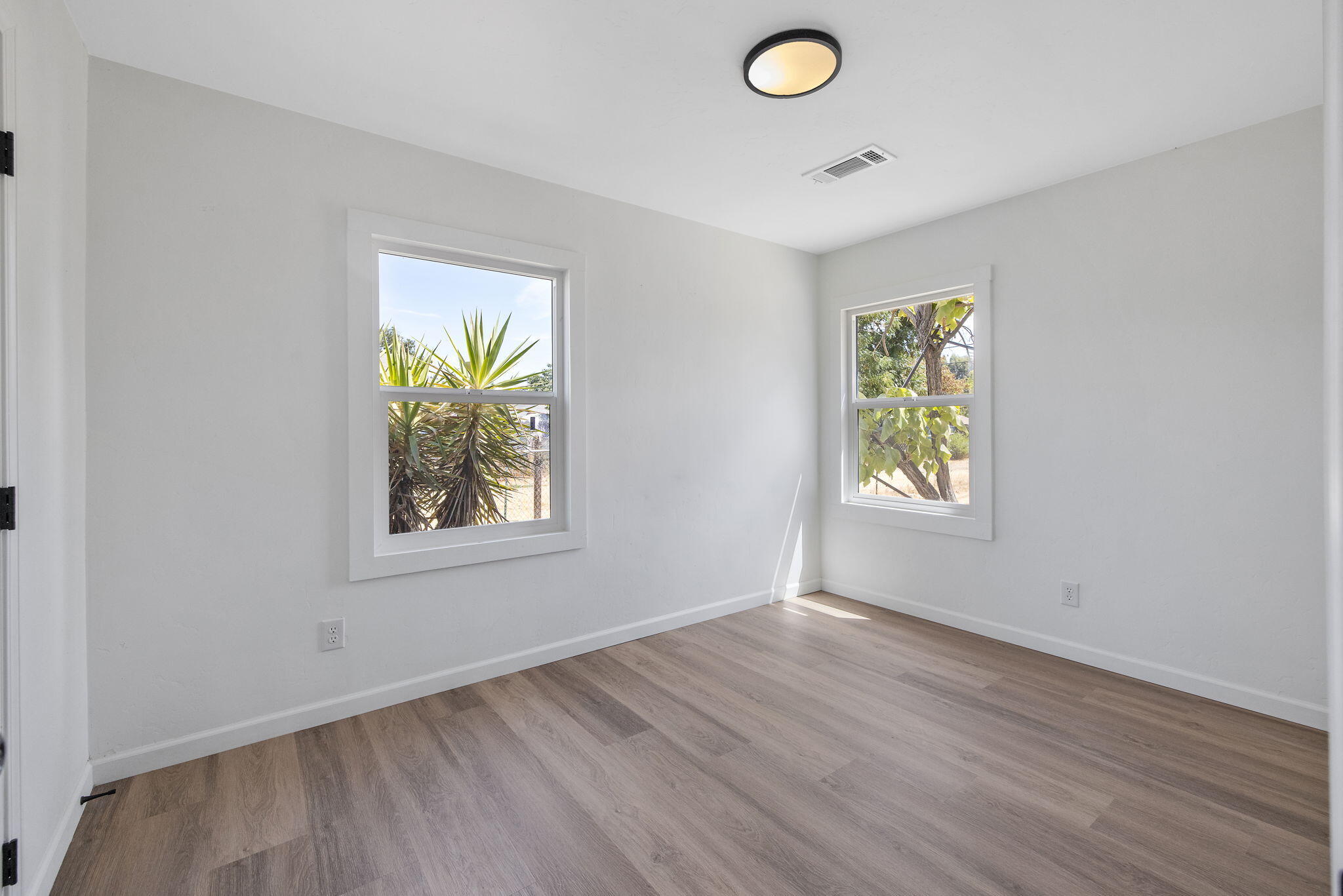 2261 S Nicholas Ave, Fresno, CA 93706