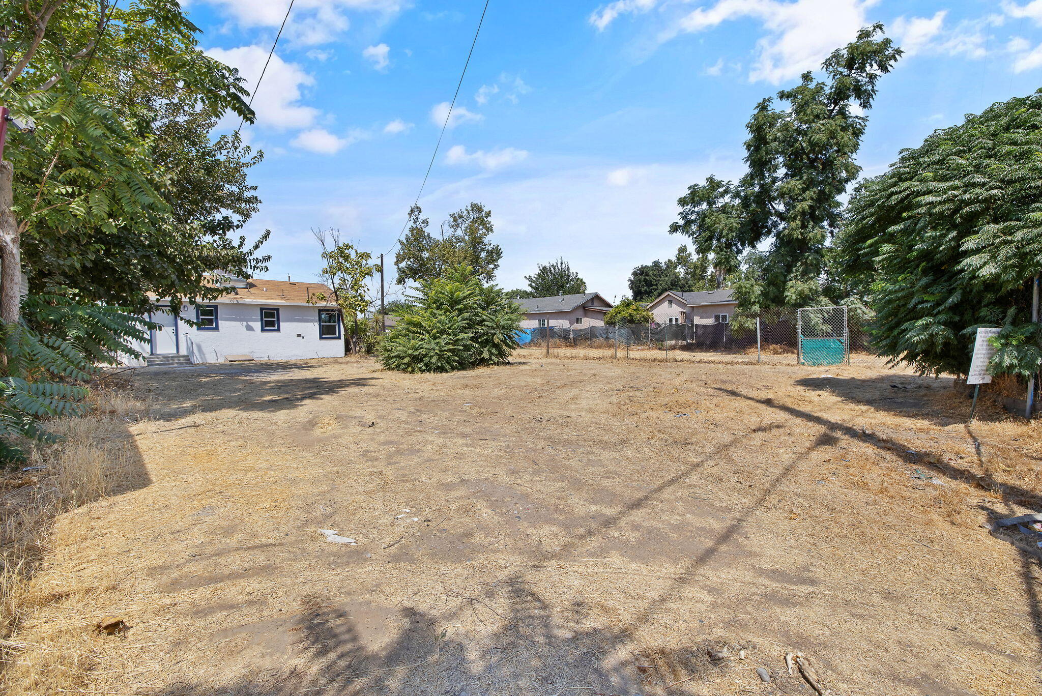 2261 S Nicholas Ave, Fresno, CA 93706