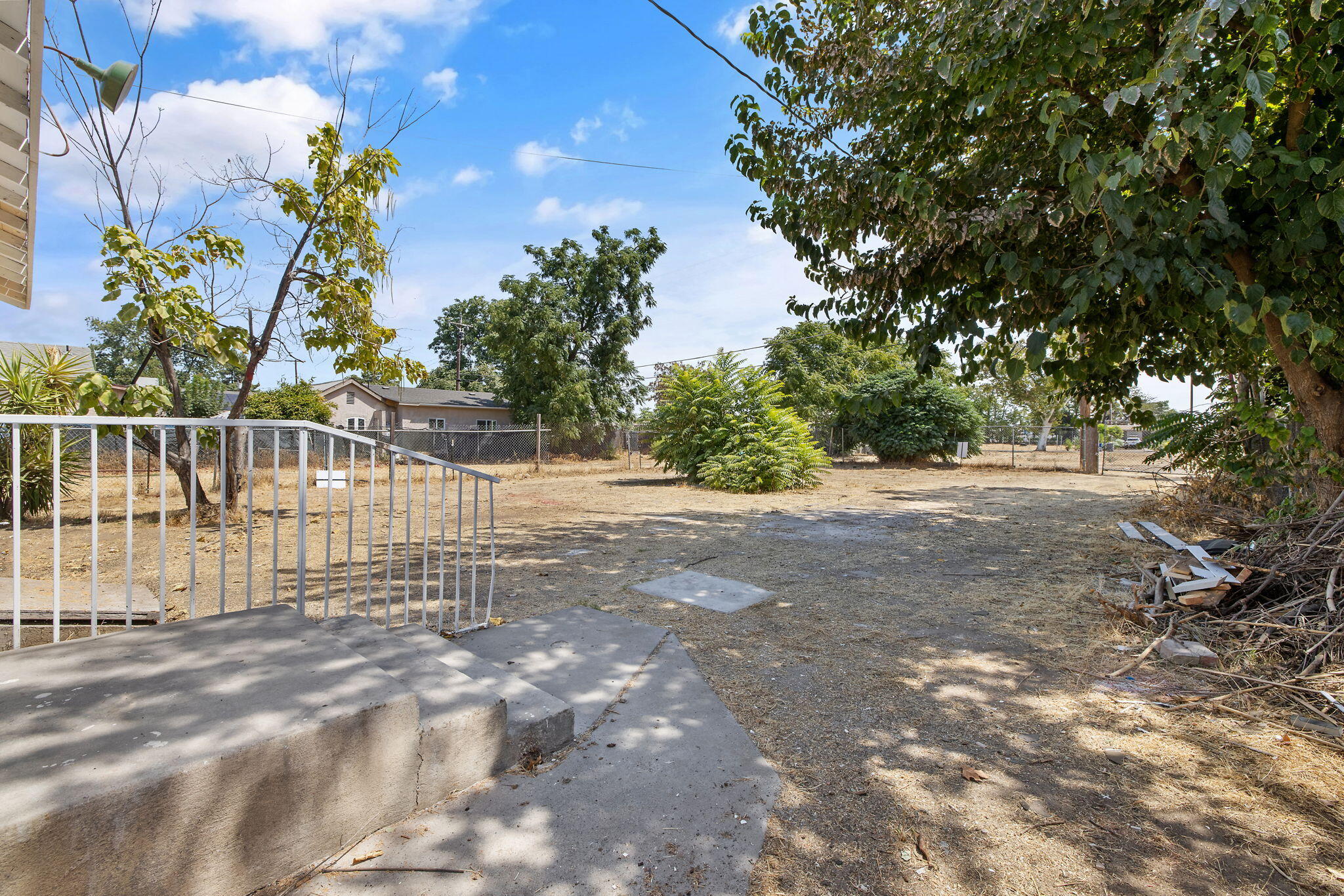 2261 S Nicholas Ave, Fresno, CA 93706