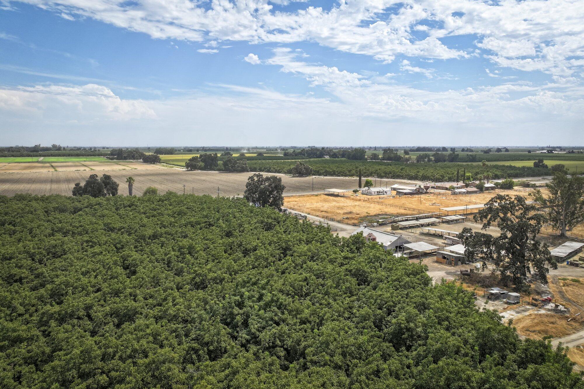 3948 13 1/4 Ave, Hanford, CA 93230