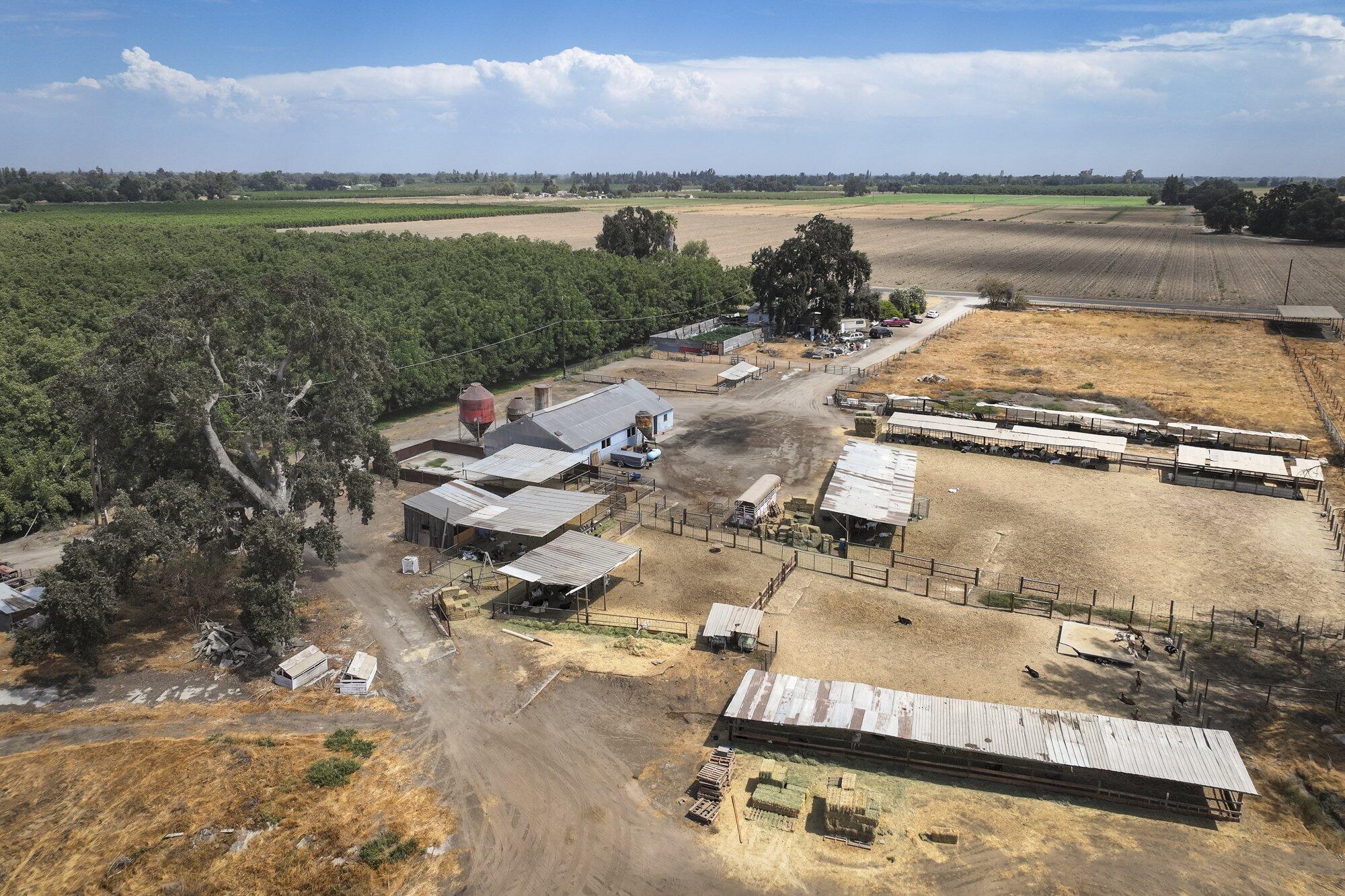 3948 13 1/4 Ave, Hanford, CA 93230