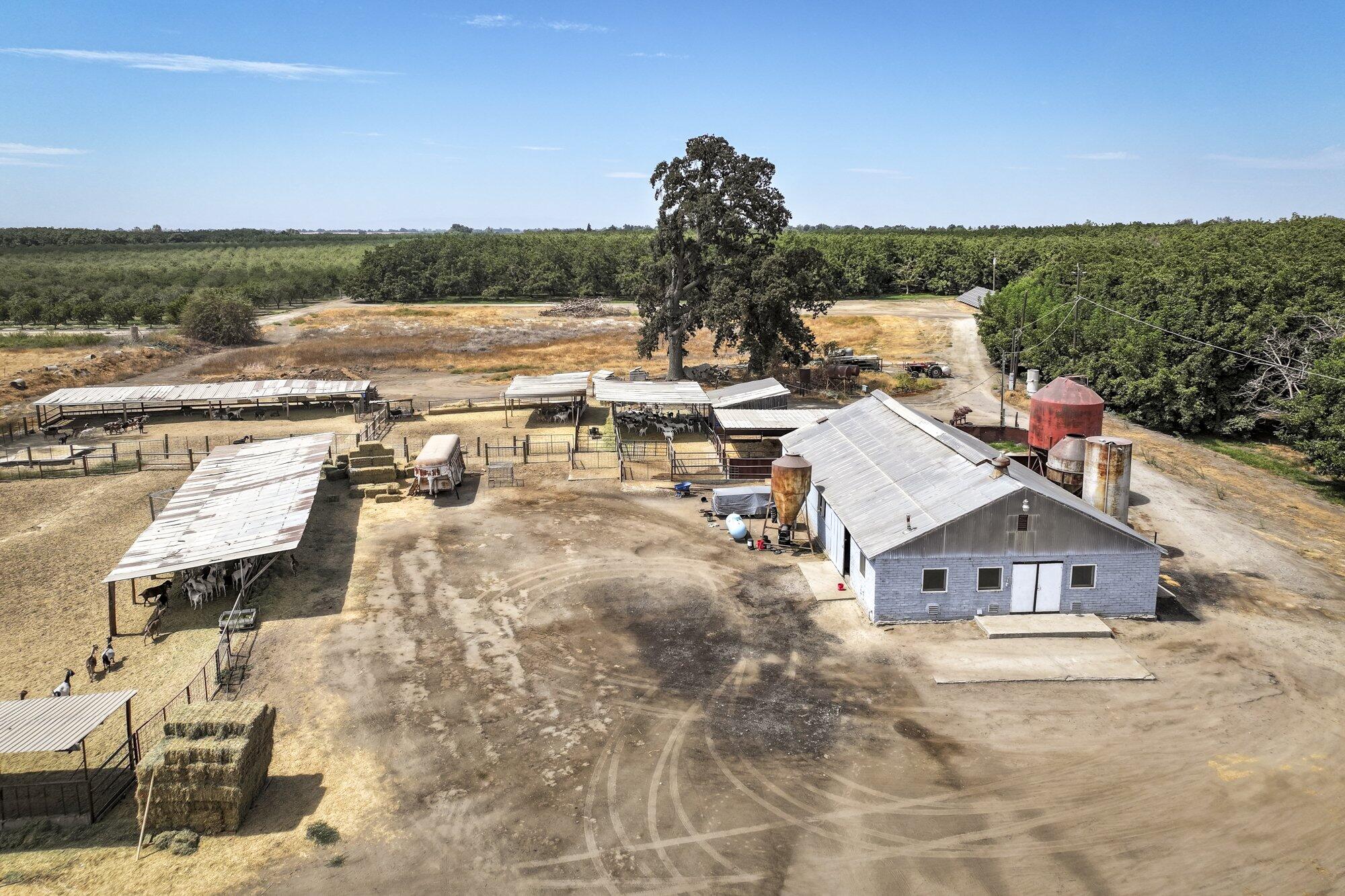 3948 13 1/4 Ave, Hanford, CA 93230